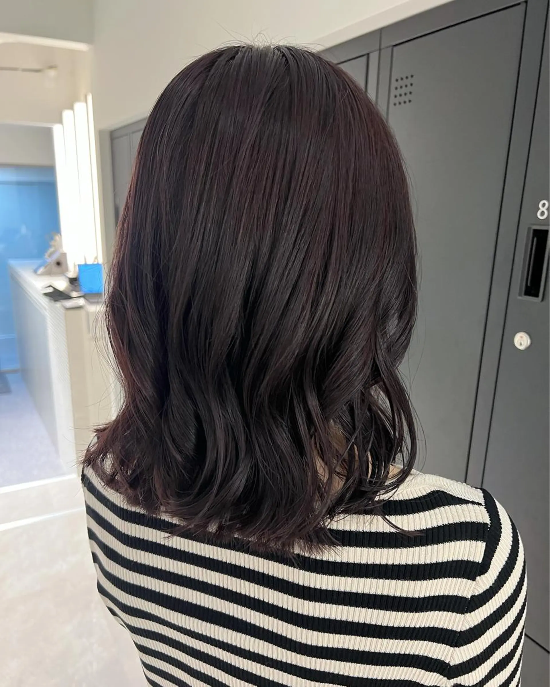 ミディアム カラー ラベンダーカラー ラベンダーグレー 暗髪カラー🫐パーマ おくだりんかのヘアスタイル