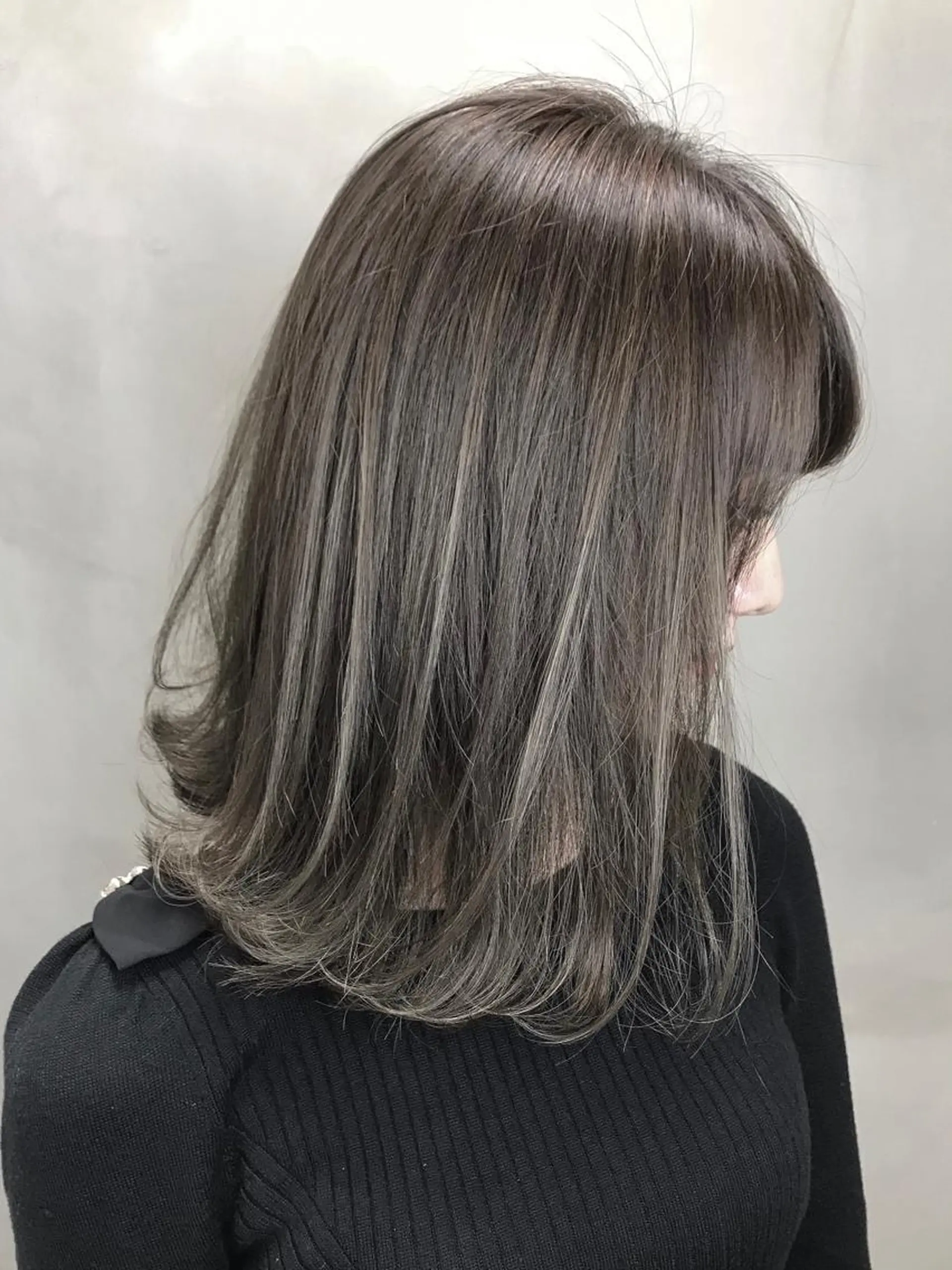 ミディアム カラー イルミナカラー シルバー 【透明感、艶髪】西村 有司のヘアスタイル