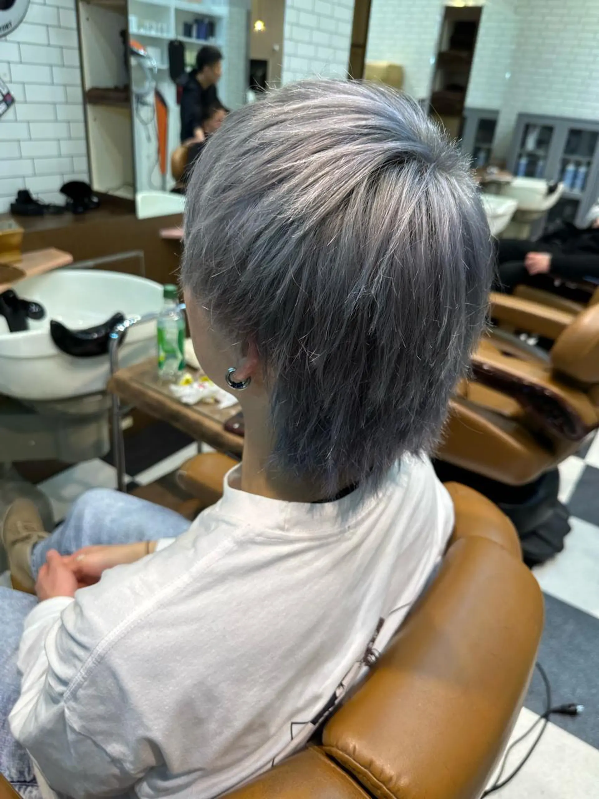 カラー ブルーカラー シルバー 森本 倭のヘアスタイル