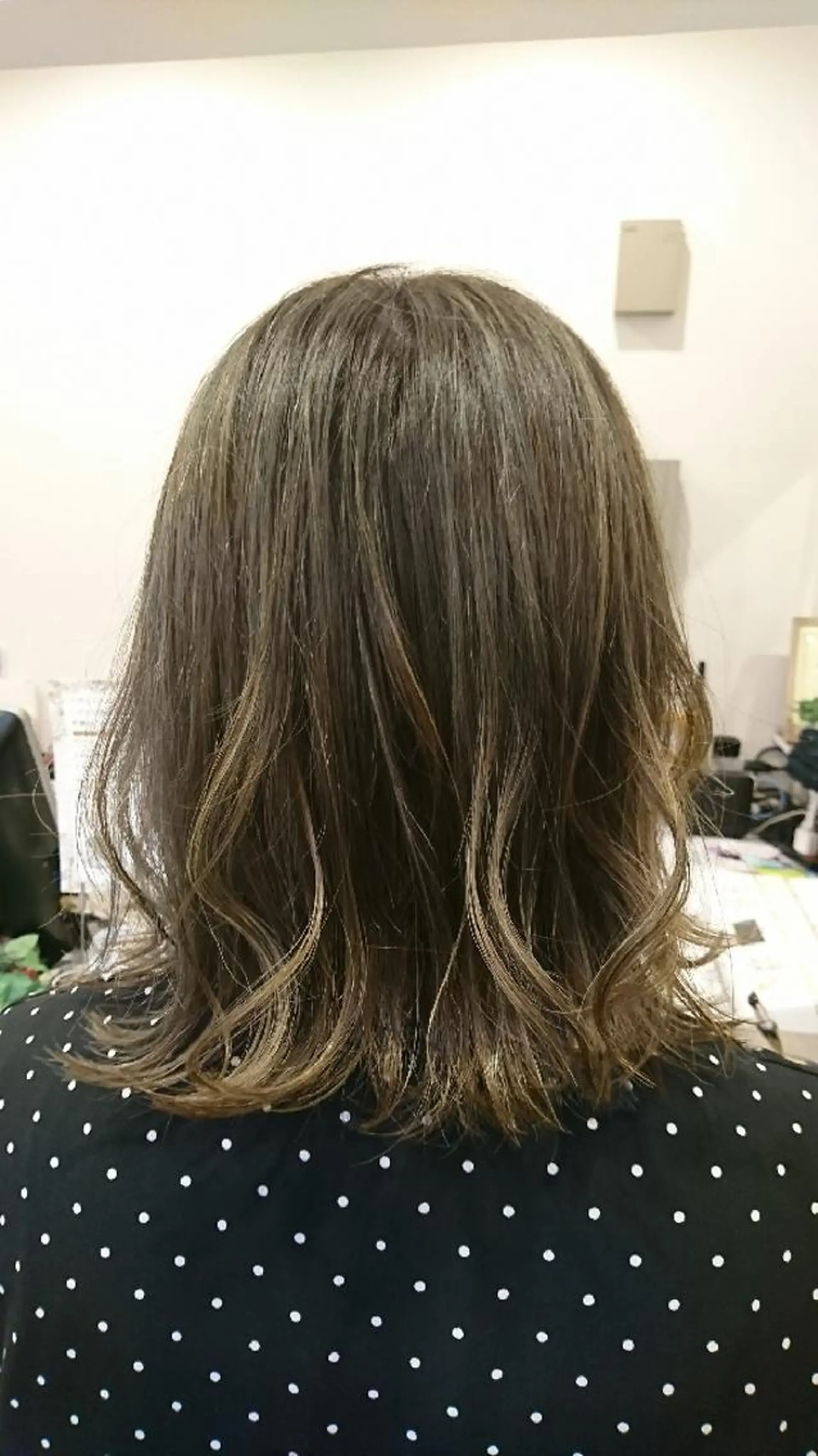 ミディアム カラー ベージュカラー 池田 恵久美のヘアスタイル