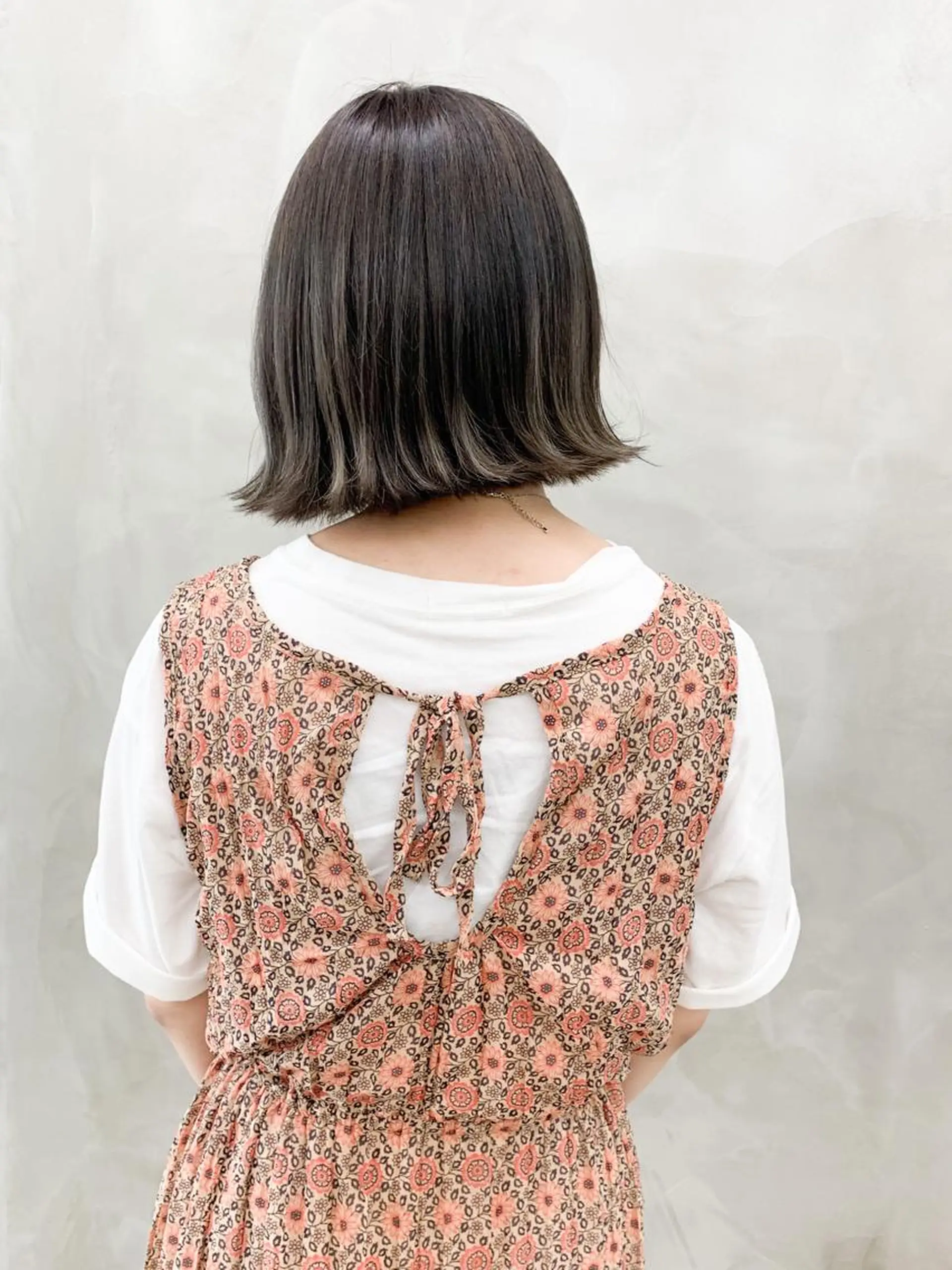 カラー 切りっぱなしボブ ブリーチ 透明感カラー デザインカラー グレージュ ヘッドスパ (女性限定)🍋モエのヘアスタイル