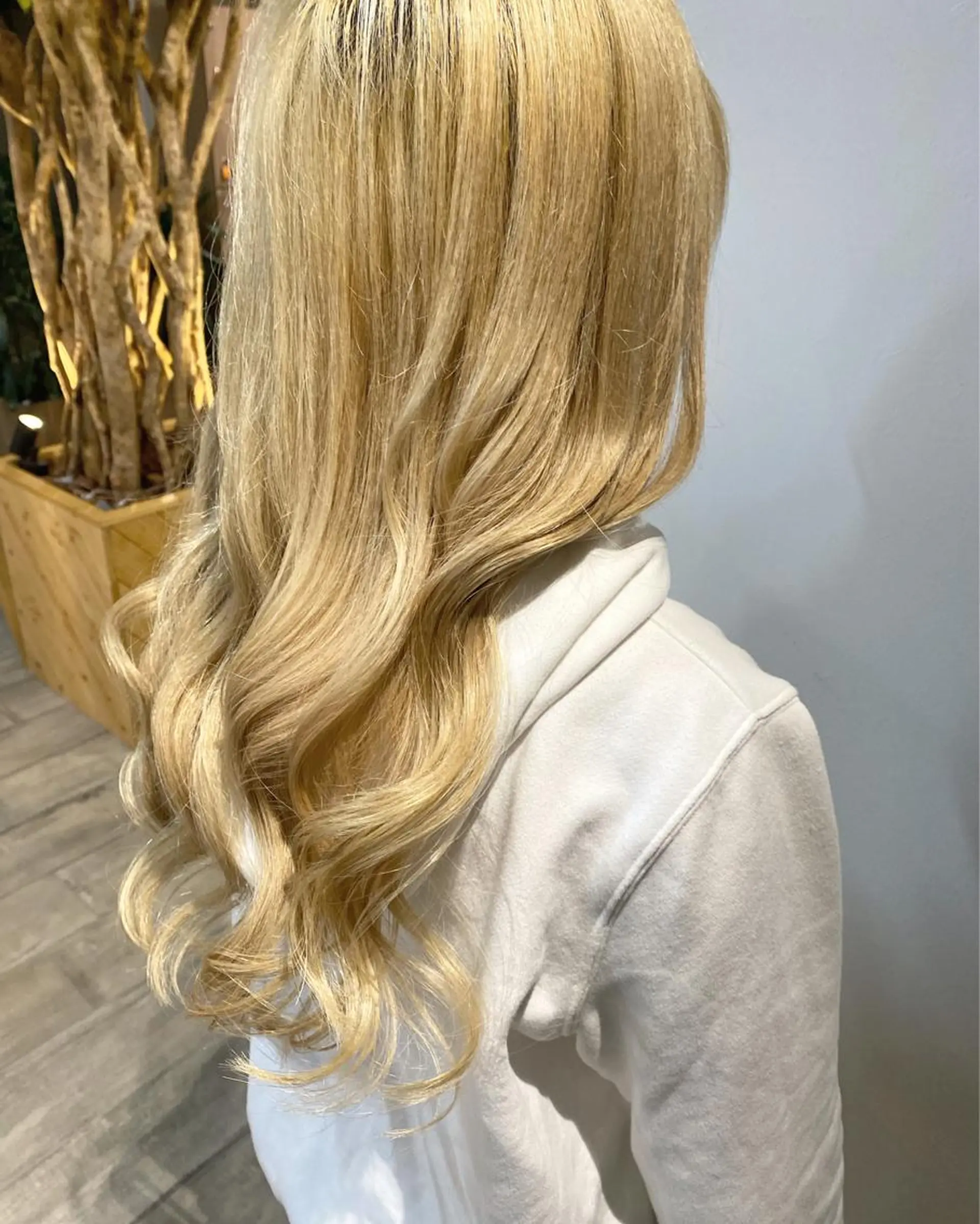 ロング カラー ヘアアレンジ ハイトーンカラー ヨシンモリ 韓国風ヘア トリートメント LONESS GINZA所属・FUJIIKANON /矯正モデル募集中のヘアスタイル