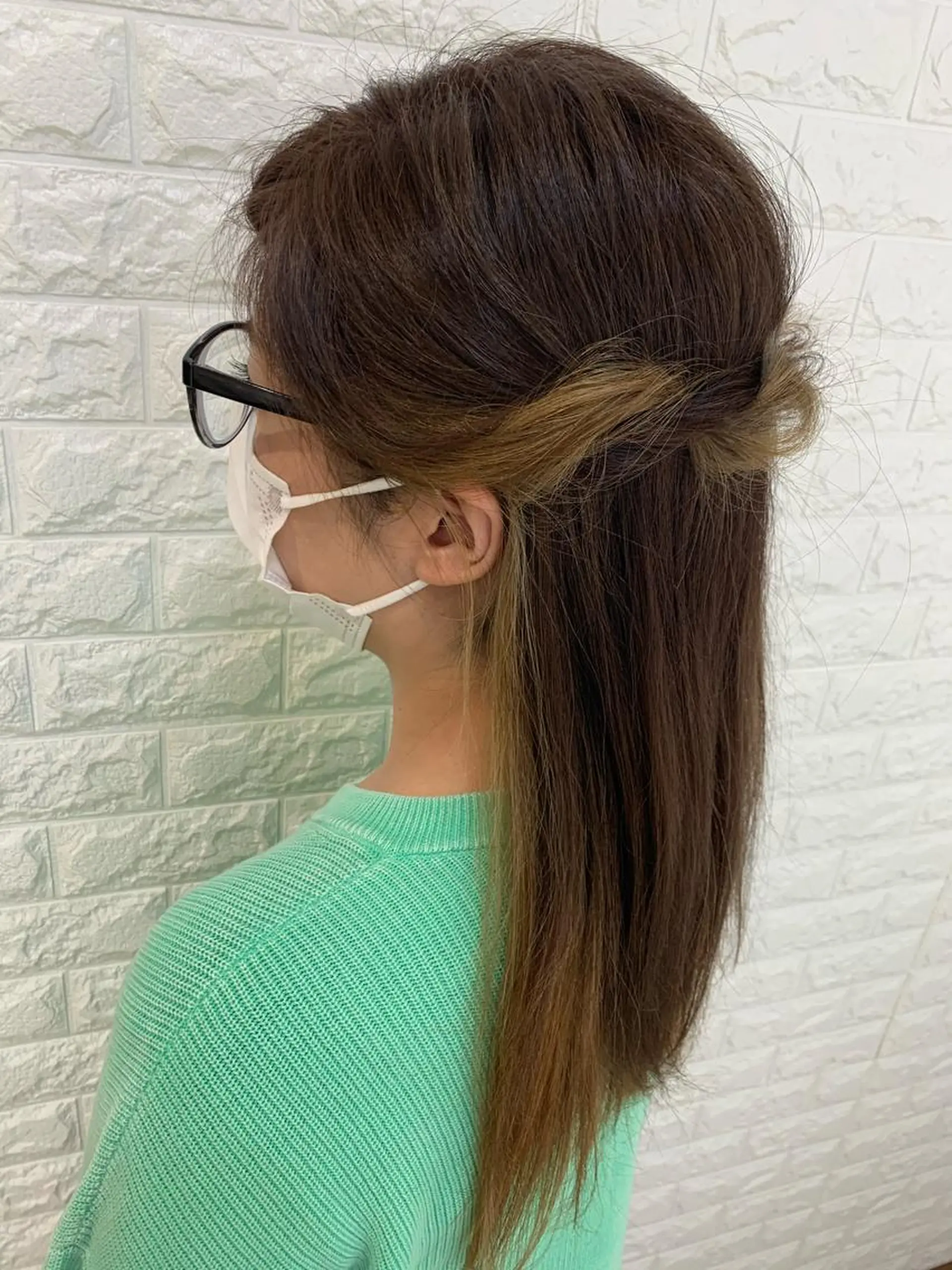 ロング ヘアカラー 福森 みずきのヘアスタイル