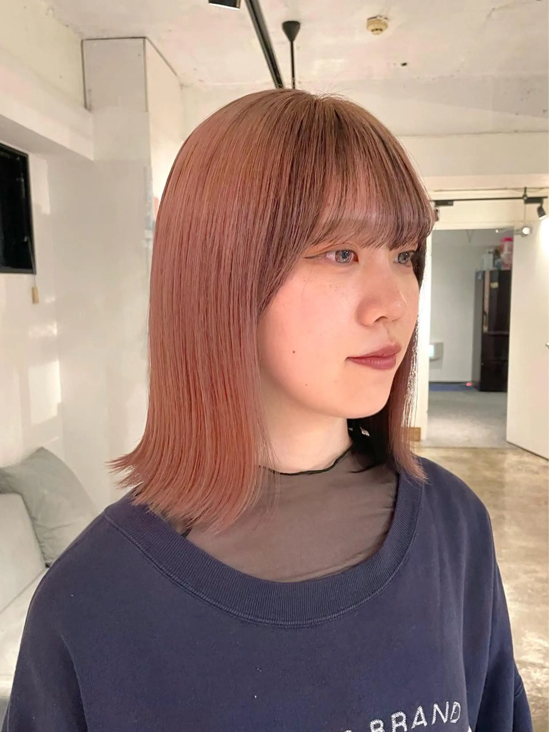 ミディアム カラー ミストバング ベージュカラー ブリーチ ケアブリーチ デザインカラー ヘアカラー トリートメント 暖色カラー🍒 ケアブリーチ/akiのヘアスタイル