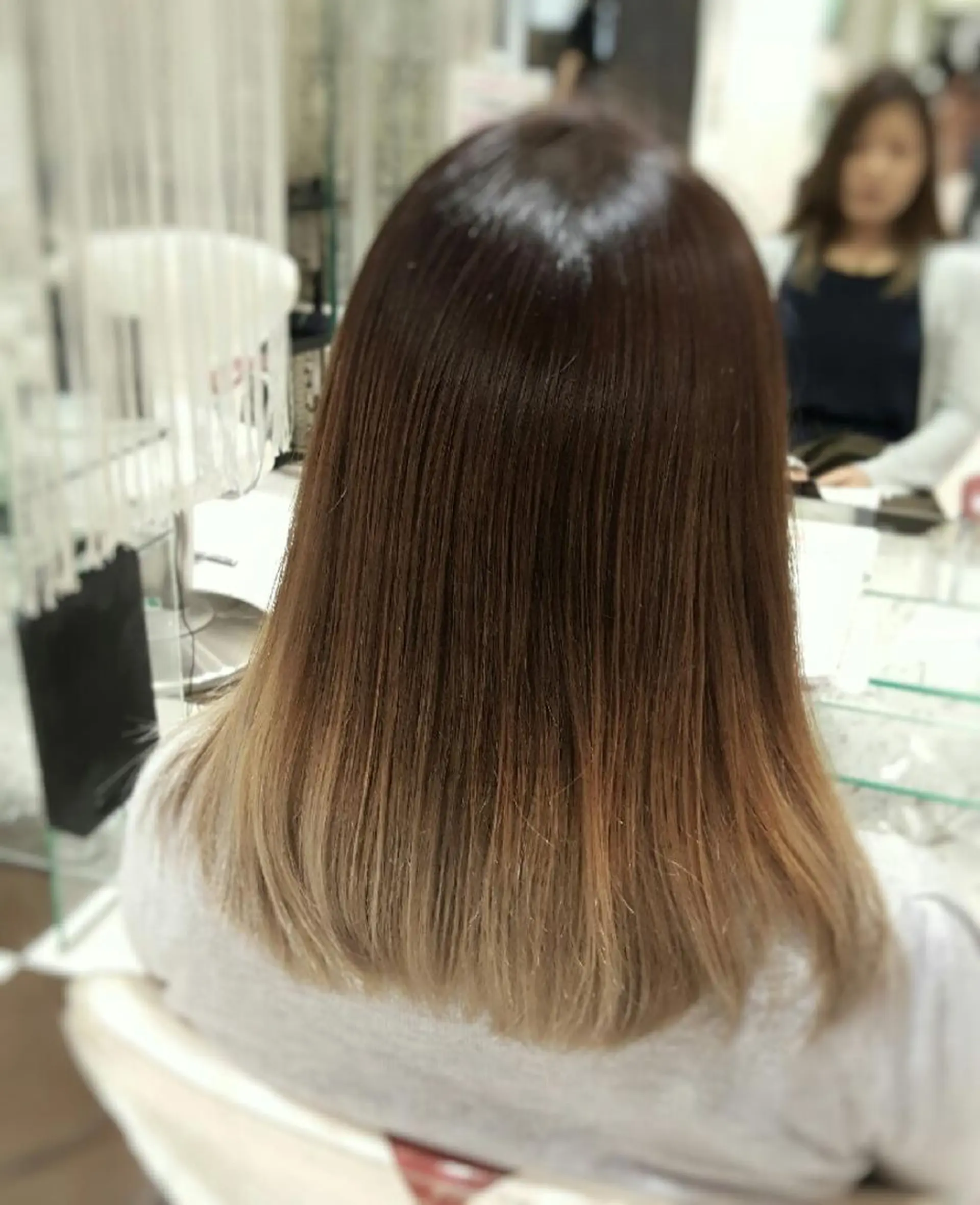 ミディアム カラー アッシュ アッシュグレー ブリーチ 秋山 幸太のヘアスタイル