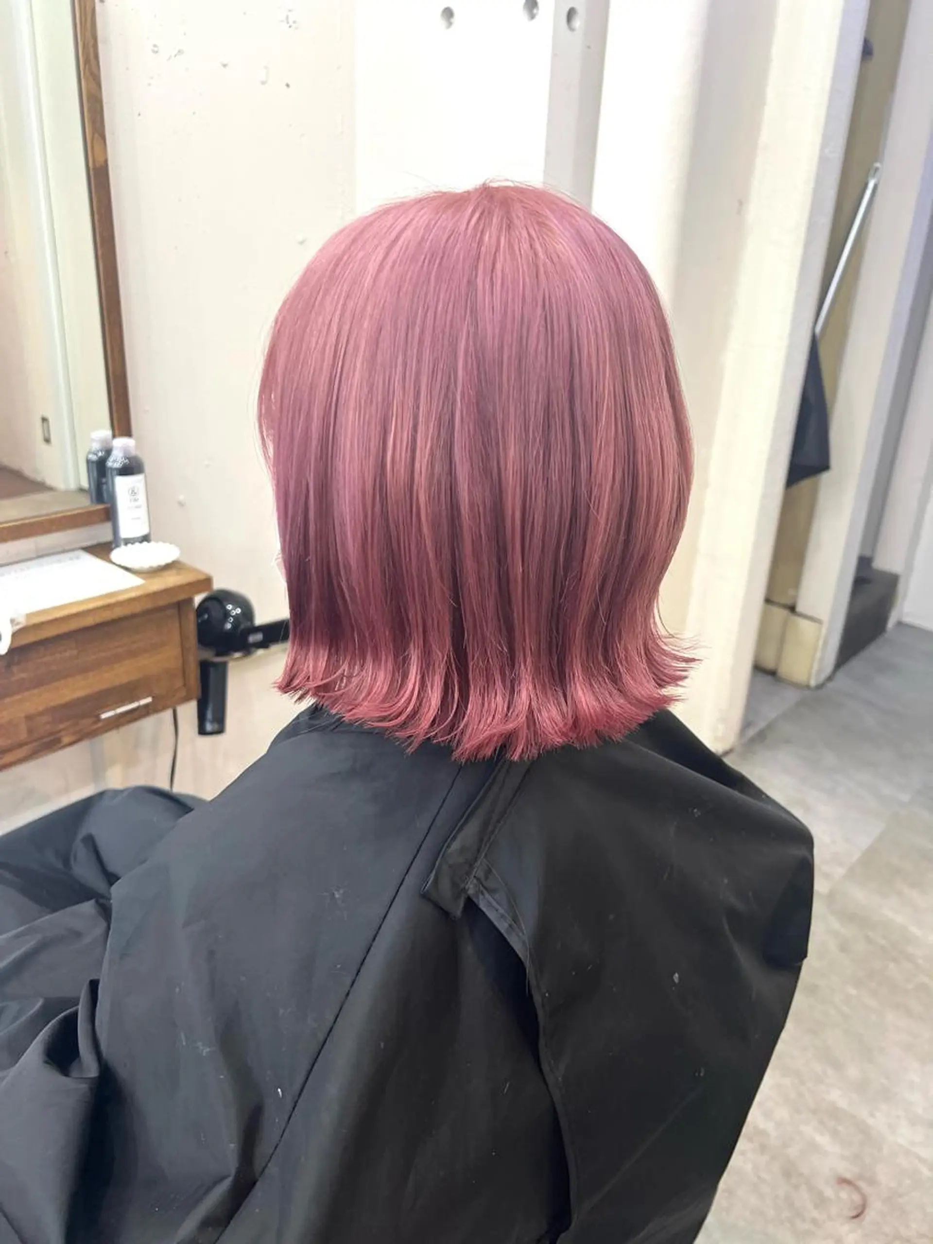 ミディアム 🩷艶カラー 🧡💛リサ🫧のヘアスタイル