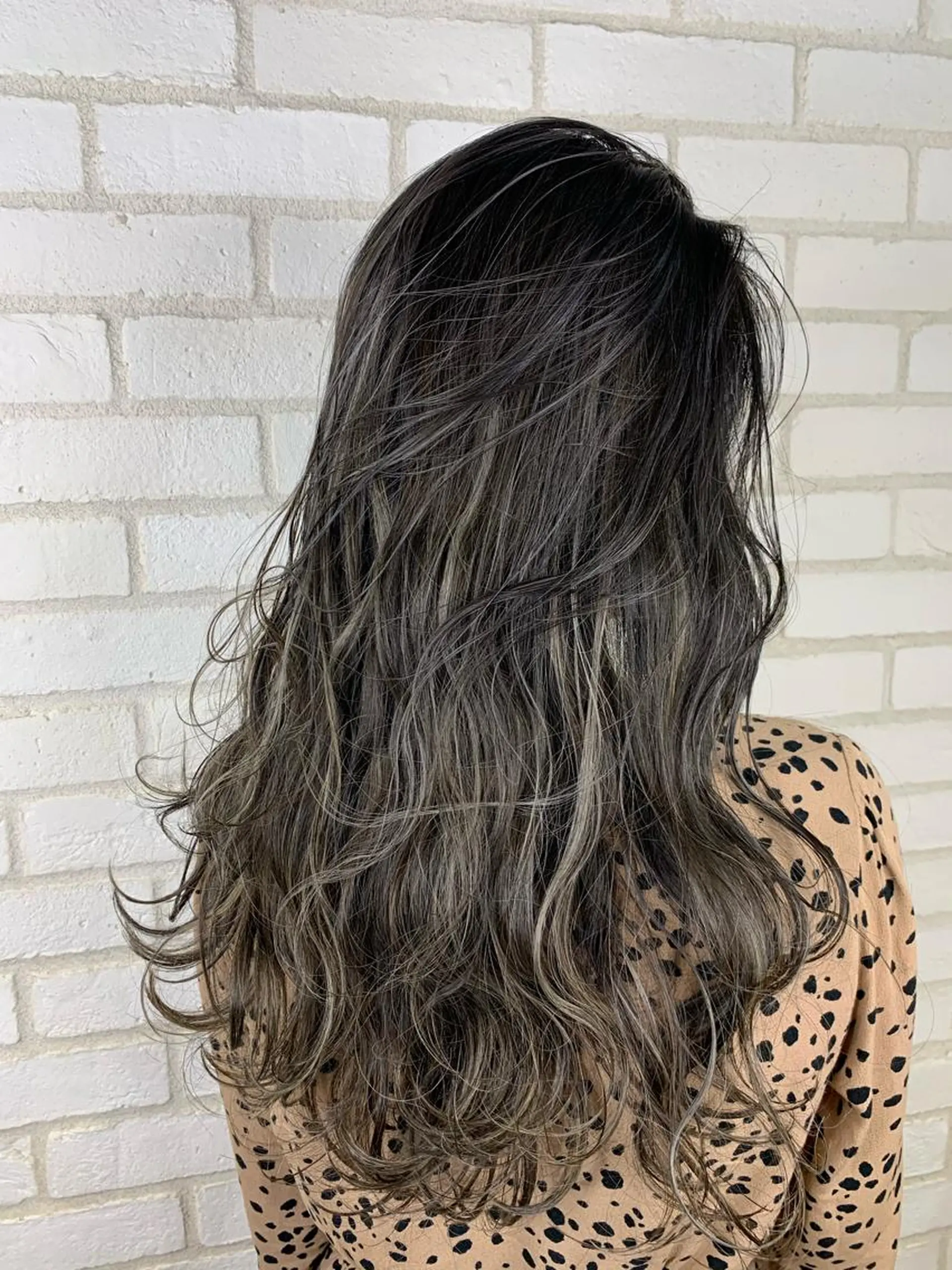 ロング カラー ハイライトカラー ハイライト ヘアカラー トリートメント takumi Hのヘアスタイル