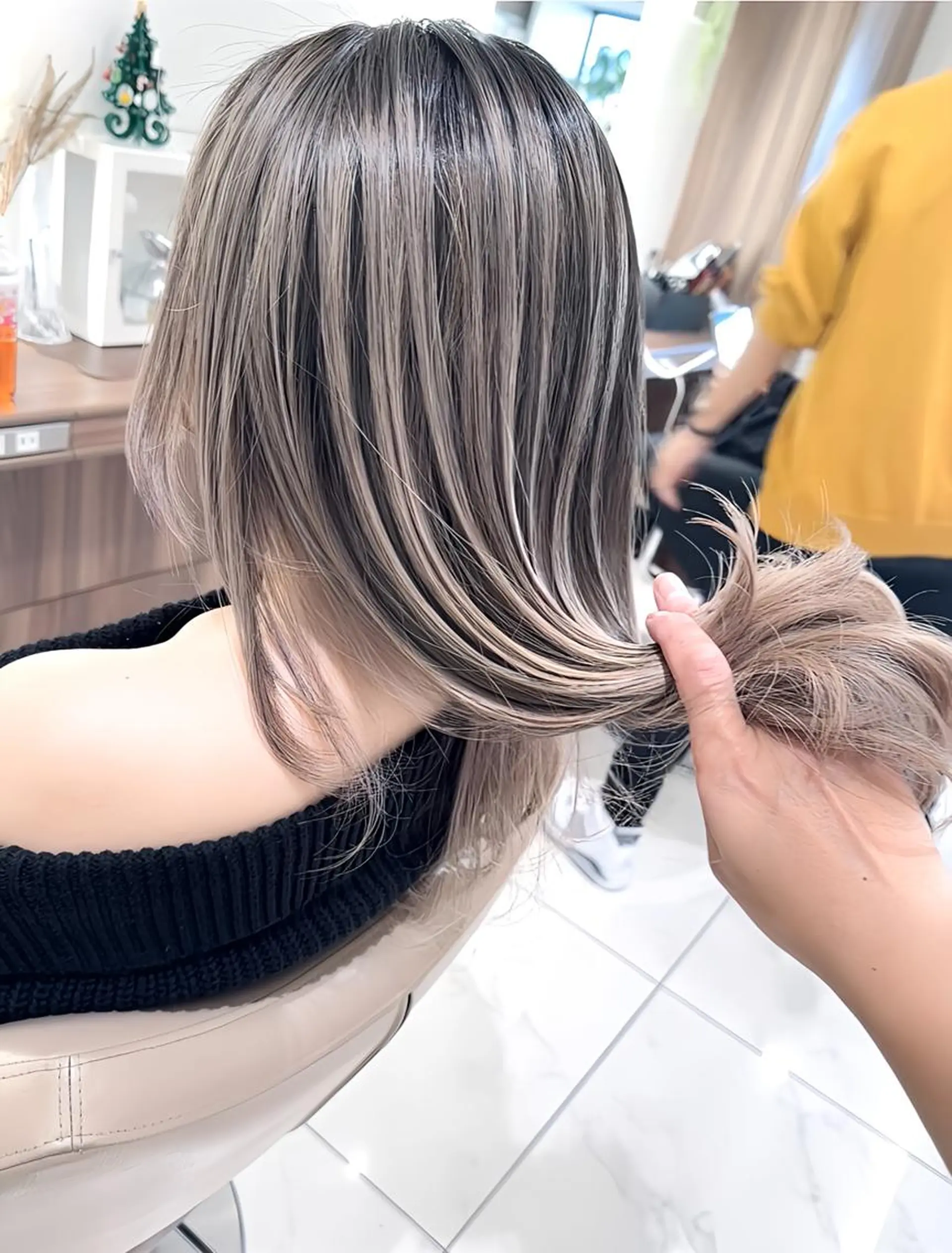 セミロング カラー バレイヤージュ 髪質改善 レイヤーカット カット ヘアカラー トリートメント 山崎俊輔/髪質改善 /バレイヤージュのヘアスタイル