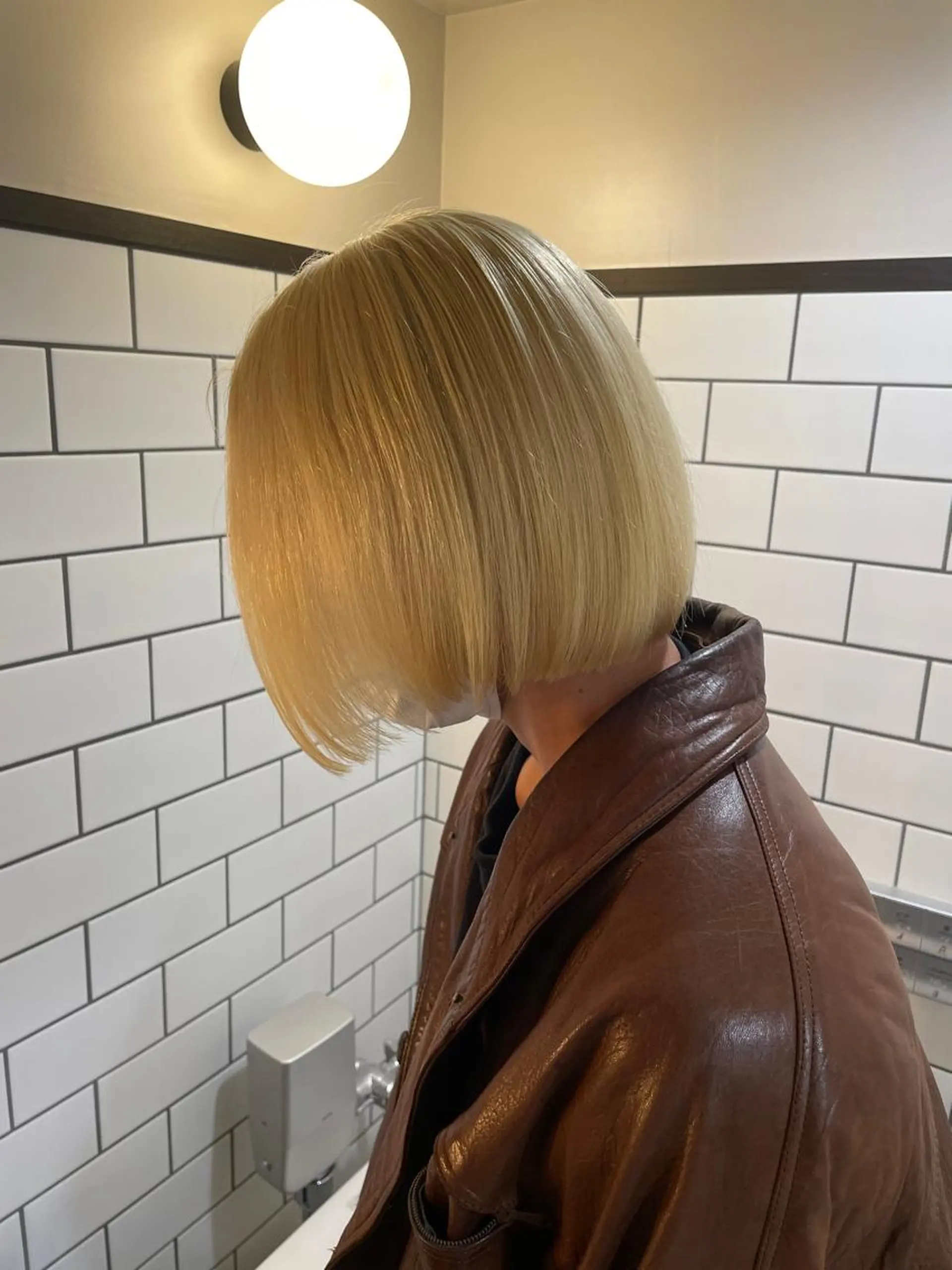 ショート カラー 切りっぱなしボブ レイヤー/縮毛矯正のヘアスタイル