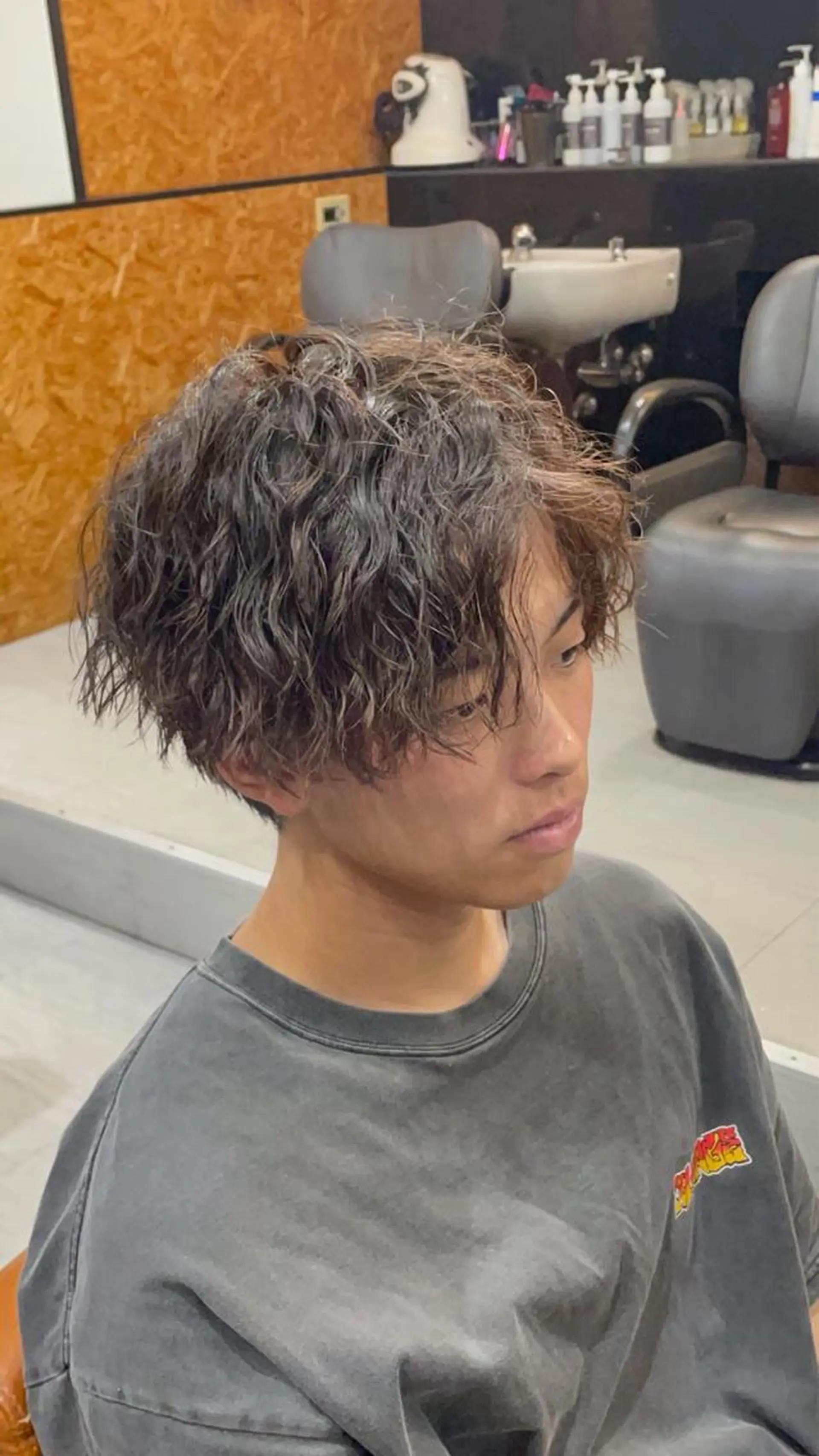 ショート パーマ メンズ センターパート soin by poshのヘアスタイル