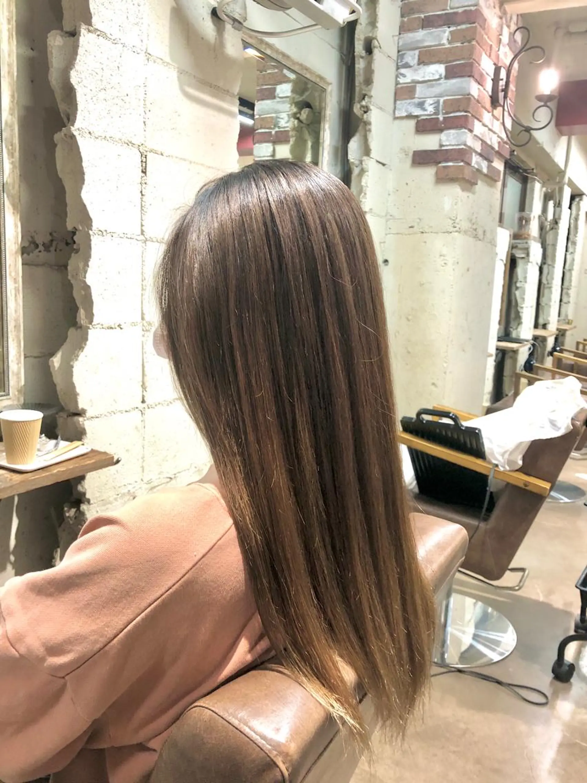 ロング カラー バレイヤージュ ベージュカラー ダブルカラー レイヤーカット 桐原 竜也のヘアスタイル