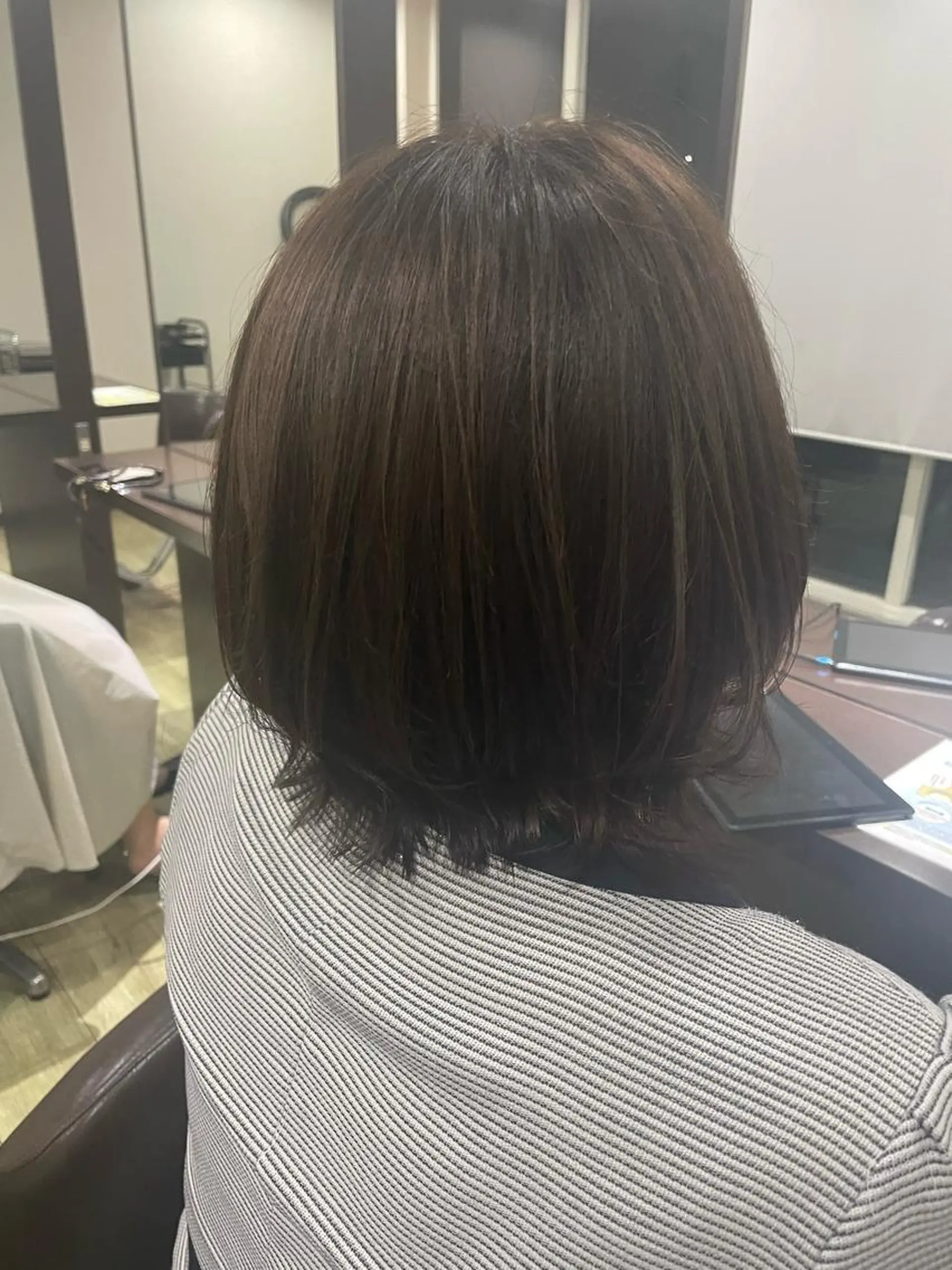 ミディアム カラー ベージュカラー フォギーベージュ カット トリートメント 岡本 沙帆のヘアスタイル