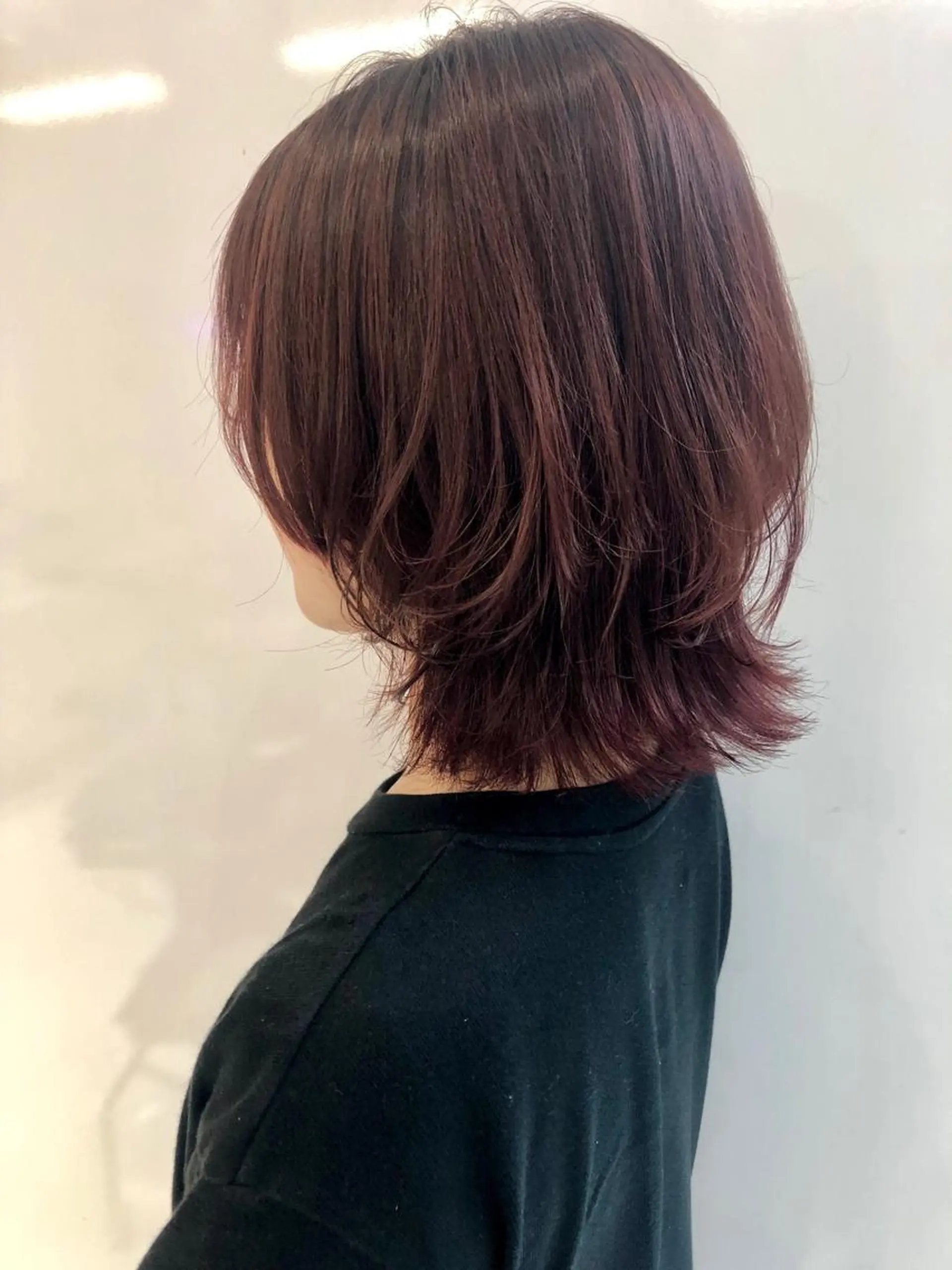 ミディアム カラー パープルカラー レッドカラー ウルフカット カット ヘアカラー 相川 愛実のヘアスタイル