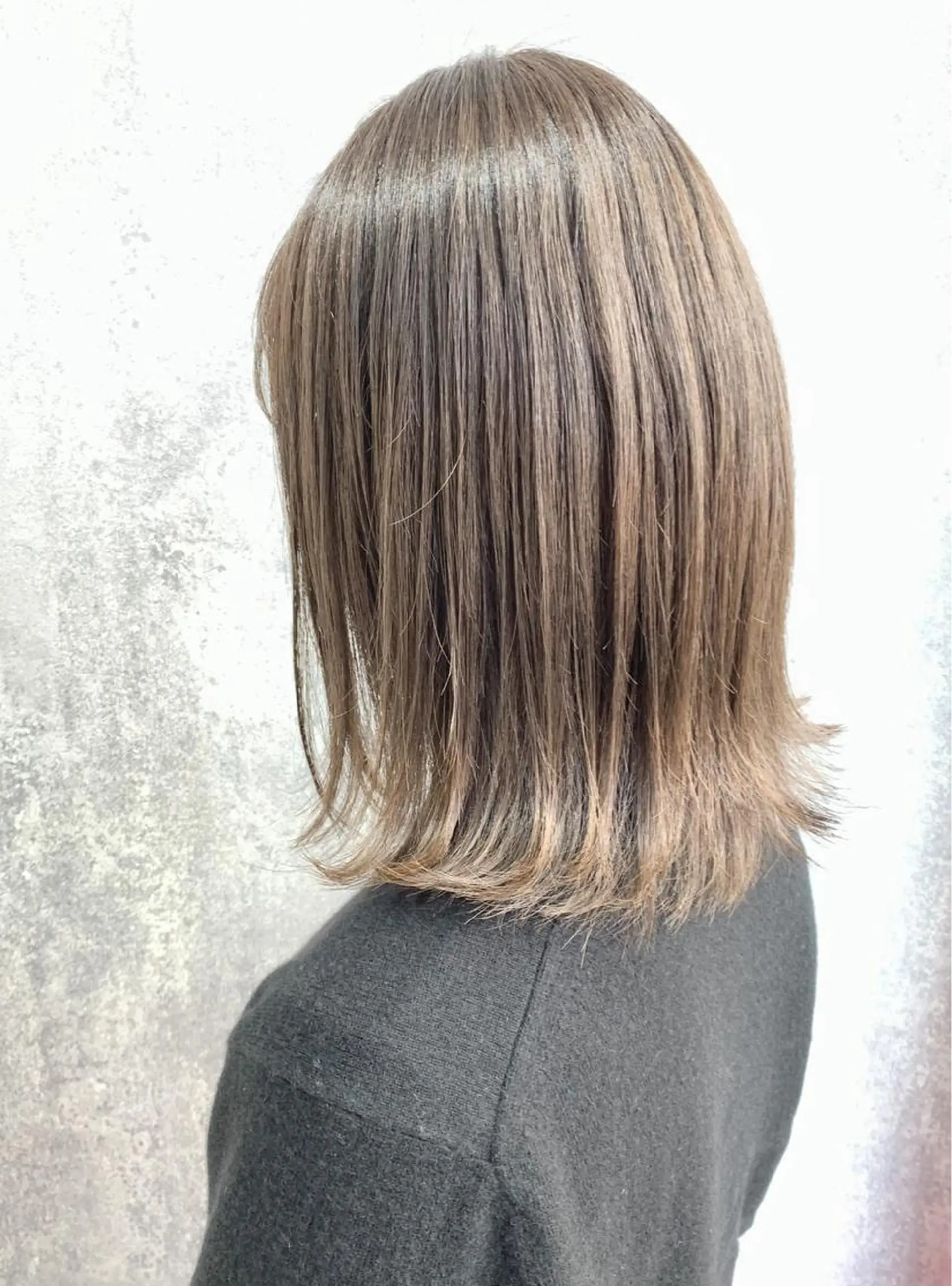 ミディアム カラー アッシュ バレイヤージュ ブルーカラー ブルージュ デザインカラー Zina福岡天神🪞 髪質改善🪞レイヤーのヘアスタイル