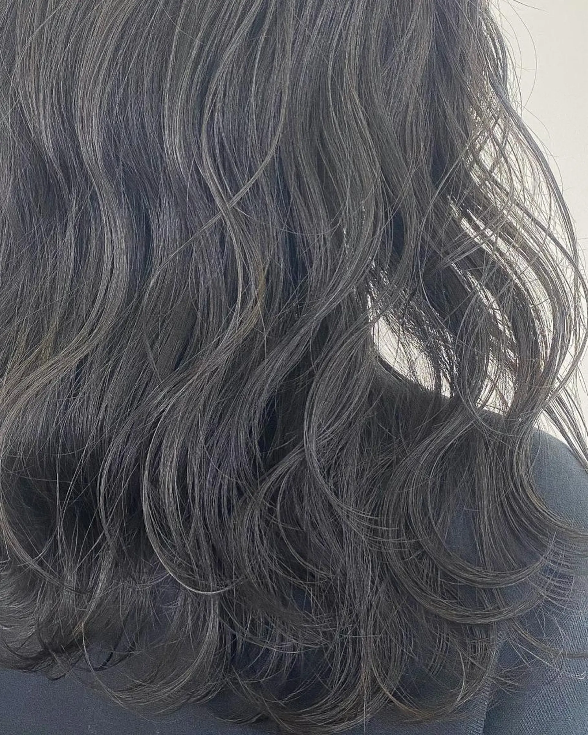 セミロング アッシュ カット ヘアカラー 上川 開生のヘアスタイル