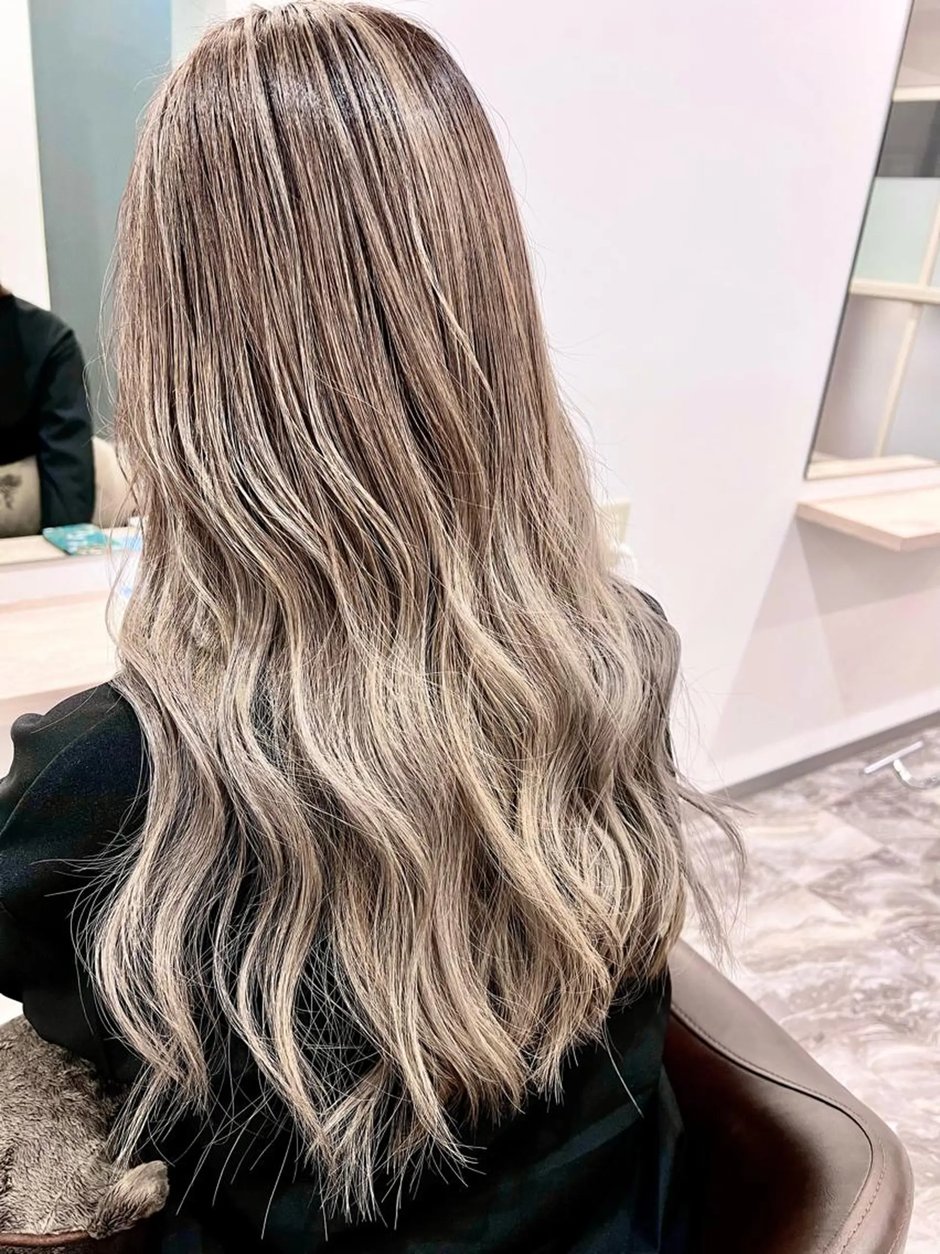 セミロング レイヤーカット 縮毛矯正 ヘアカラー ブリーチ毛に縮毛矯正 ✨カラー✨山田 正幸のヘアスタイル