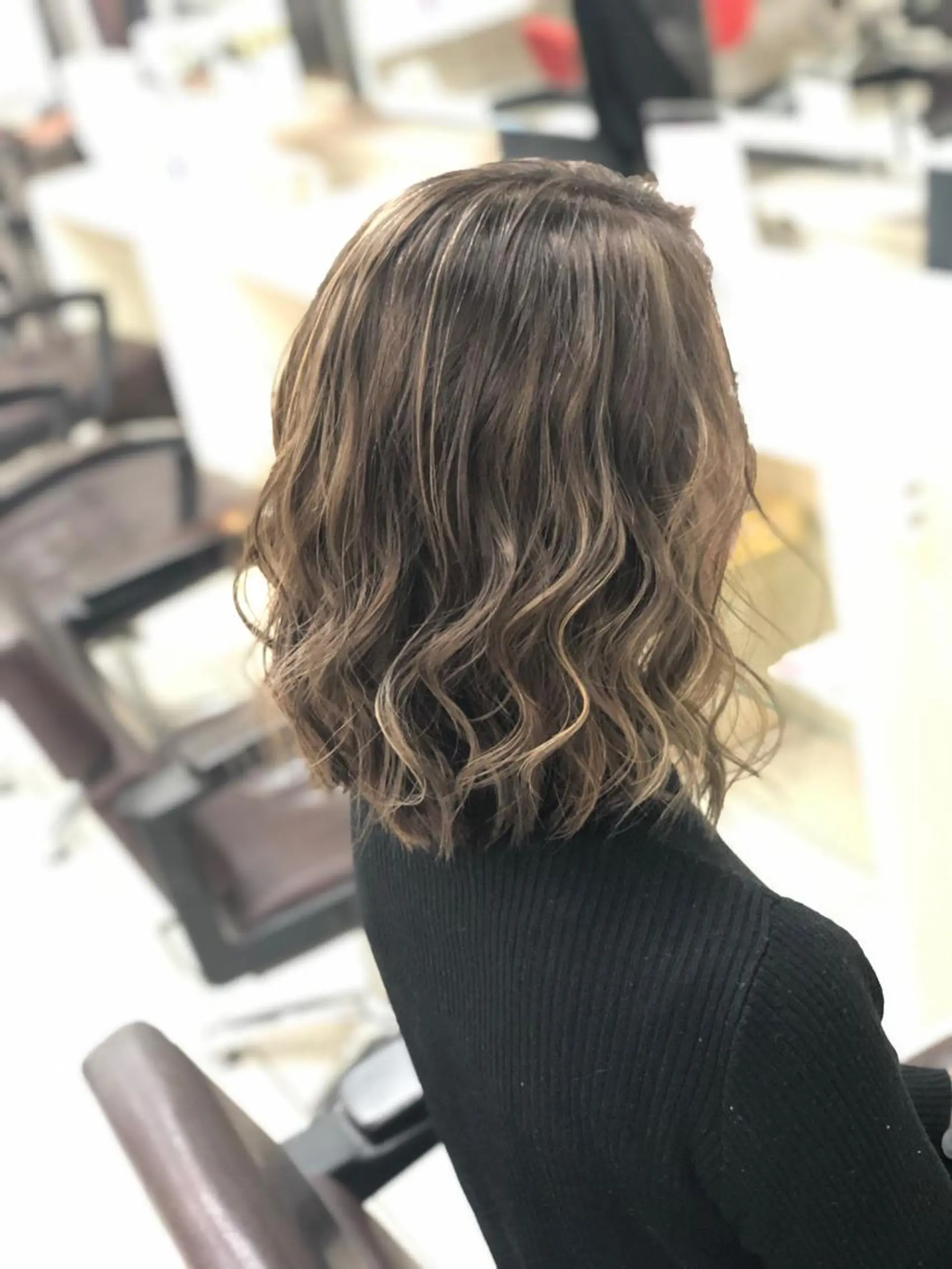 ミディアム LANI OOSAKAのヘアスタイル