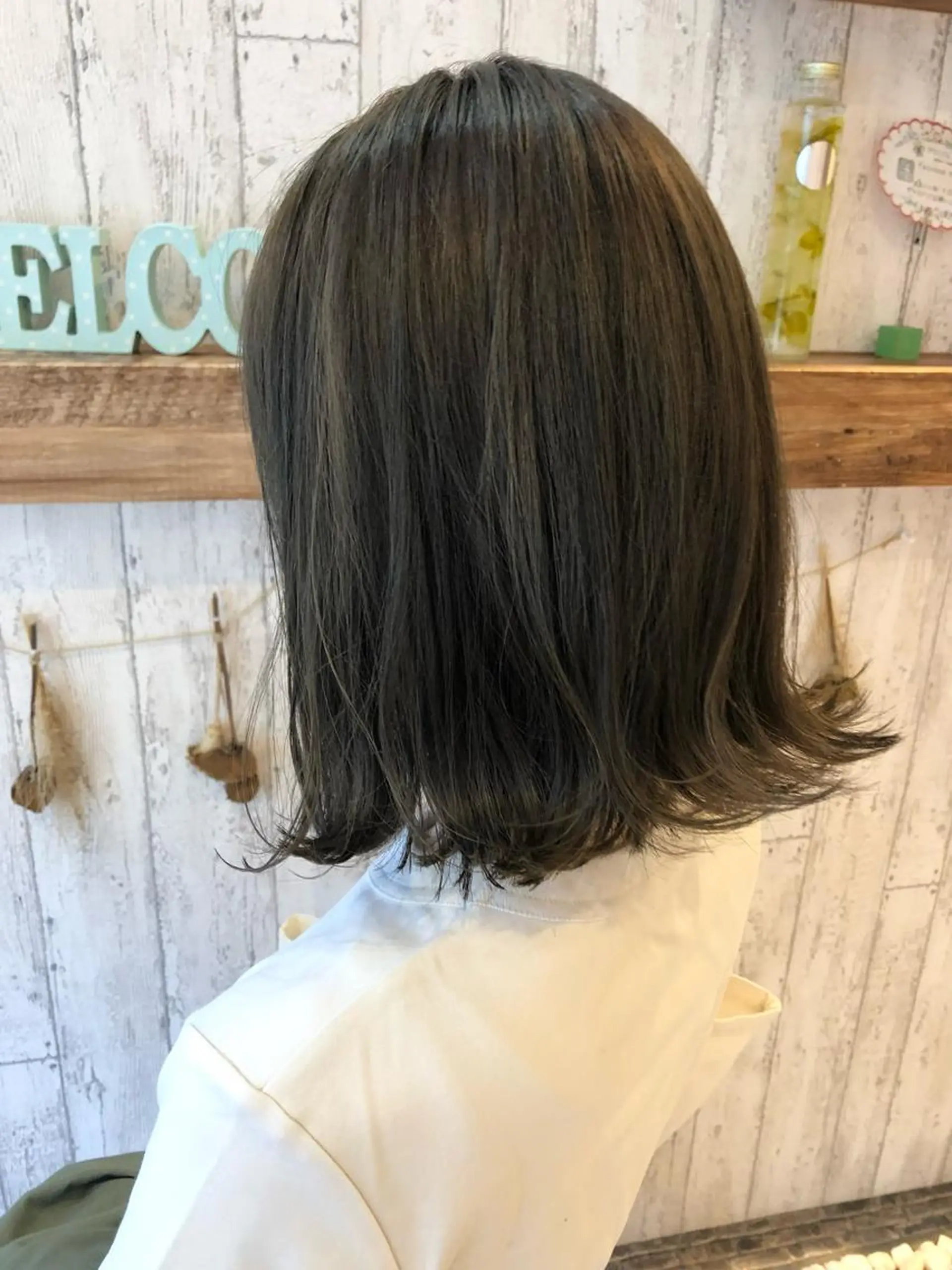 ミディアム 乕谷 美潮のヘアスタイル