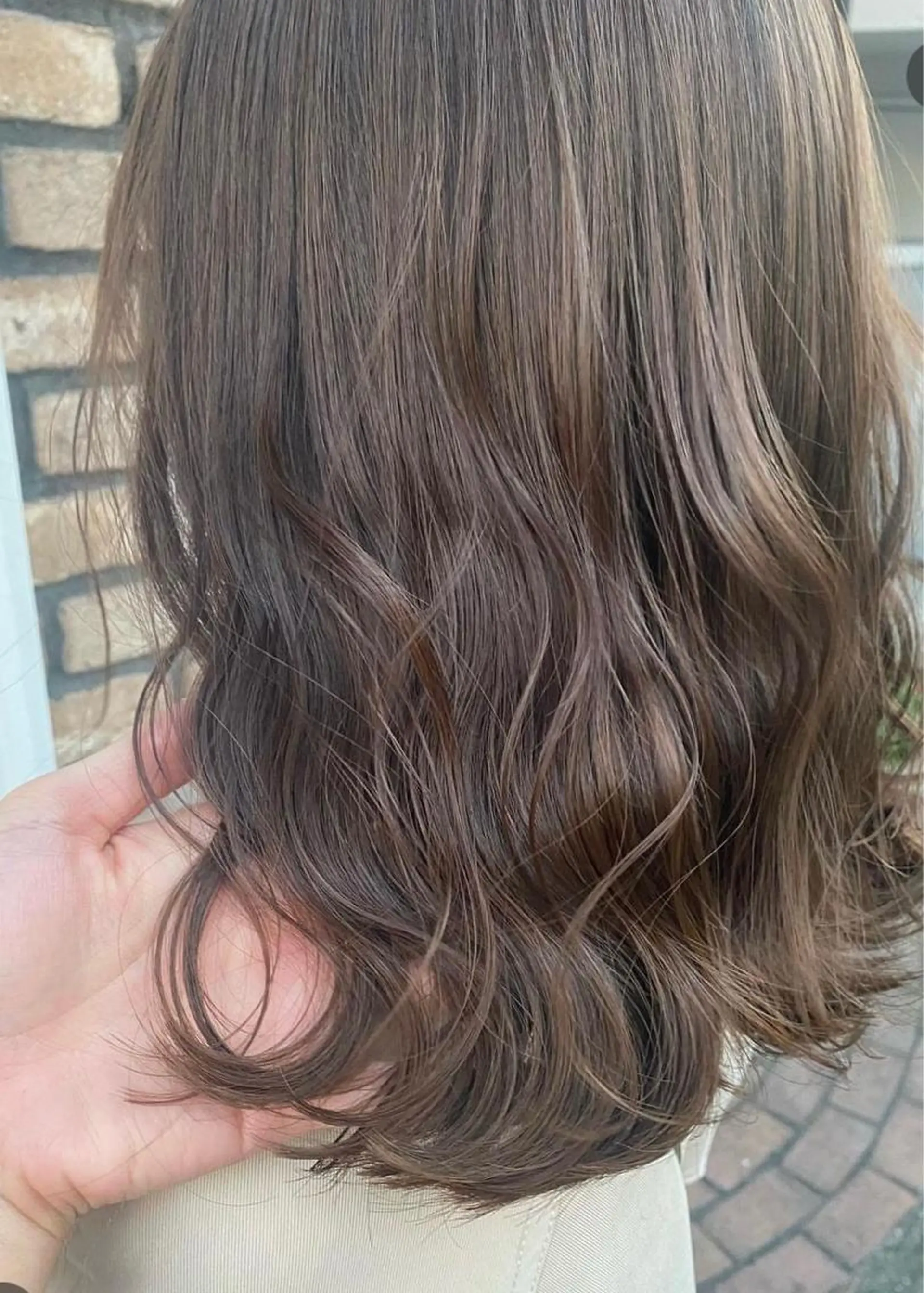 セミロング カラー ヘアアレンジ ベージュカラー ブリーチ グレージュ ミルクティーベージュ ミルクティーグレージュ カット ヘアカラー トリートメント レイヤー/グレージュ 🤍奥開梨恵のヘアスタイル