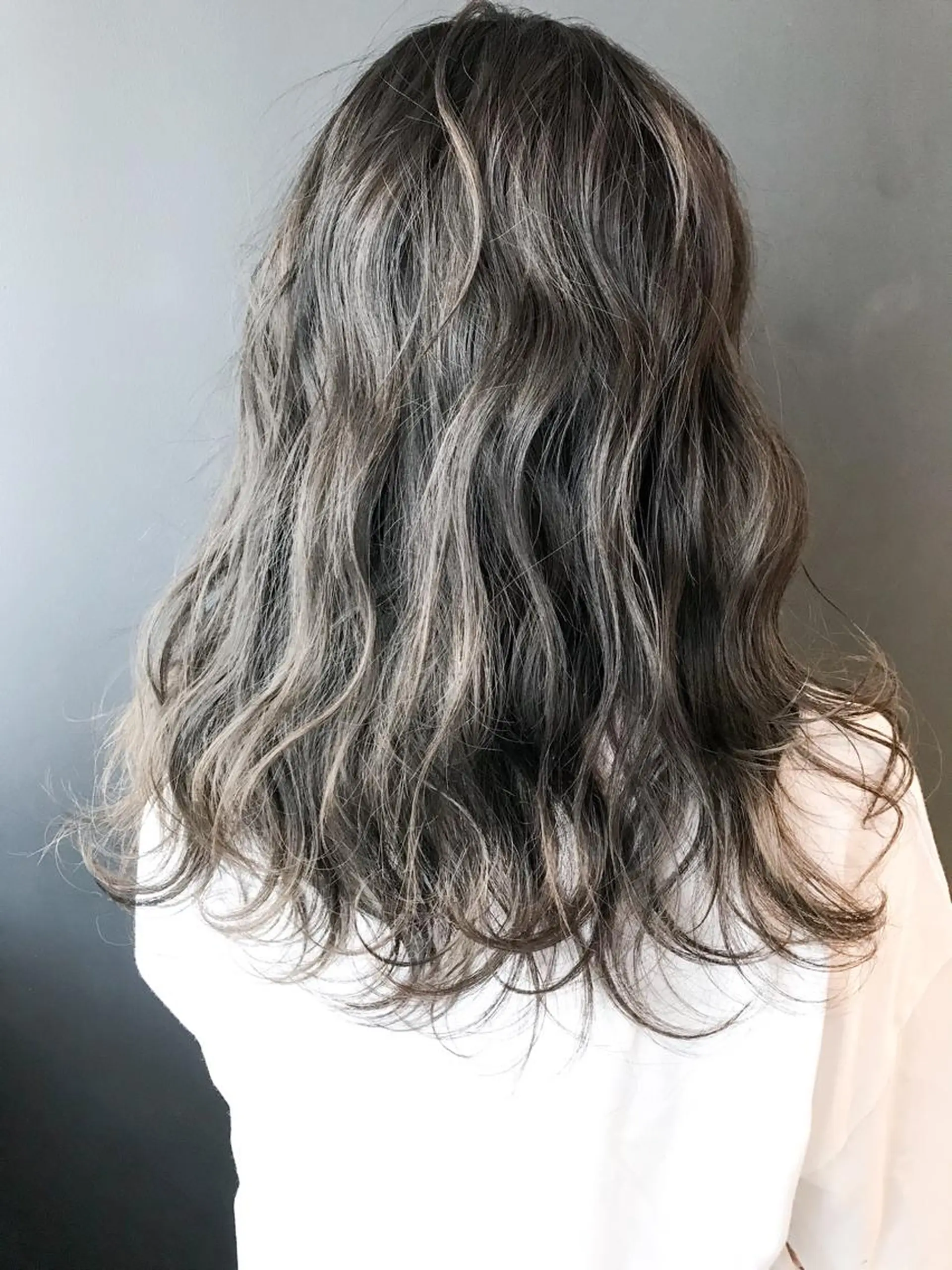 ミディアム カラー ブリーチ ハイライトカラー ハイライト ヘアカラー BOX mico.のヘアスタイル