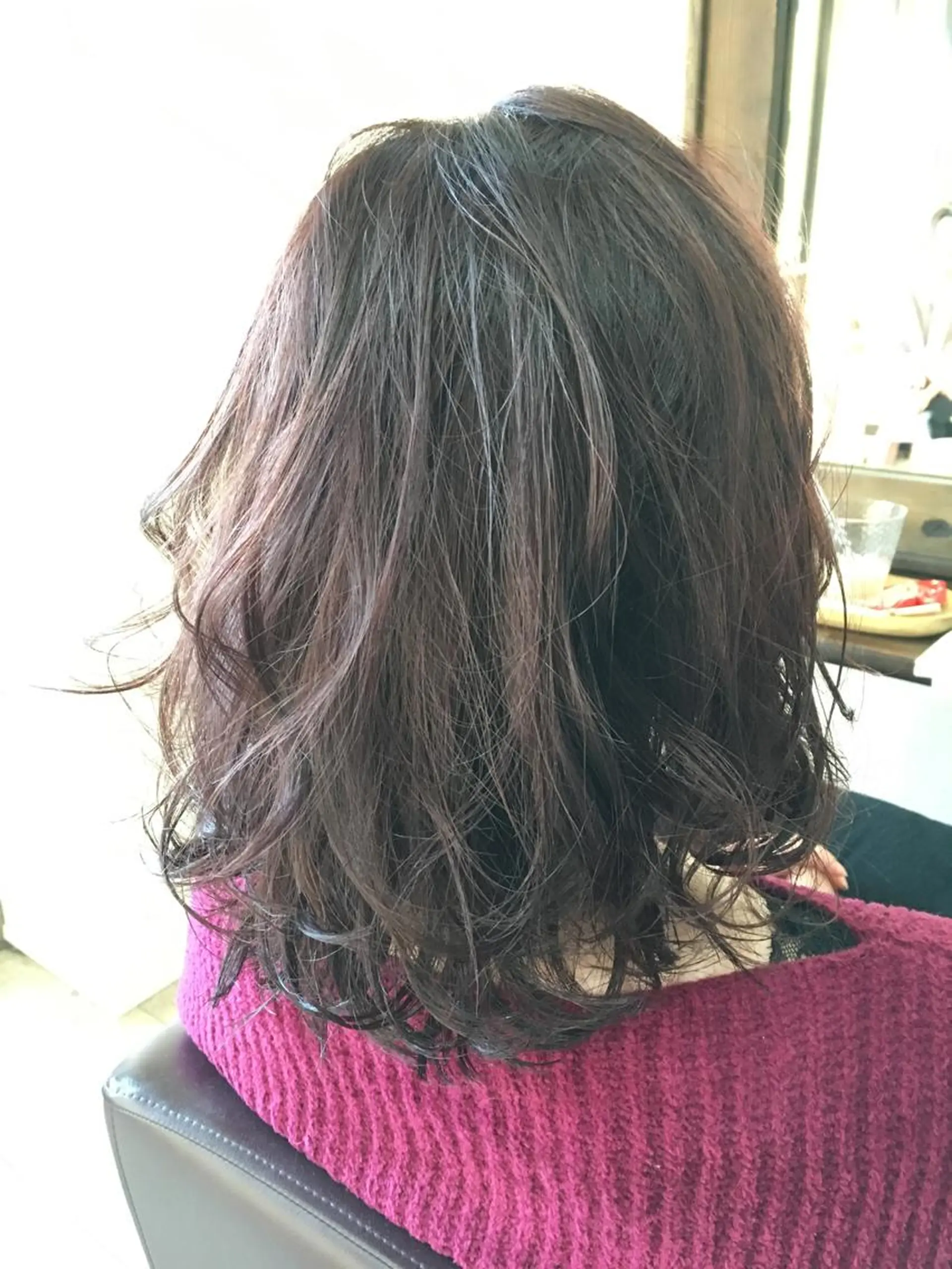 ミディアム カラー ピンクカラー ピンクパープル パープルカラー カット ヘアカラー トリートメント 松本 亮のヘアスタイル