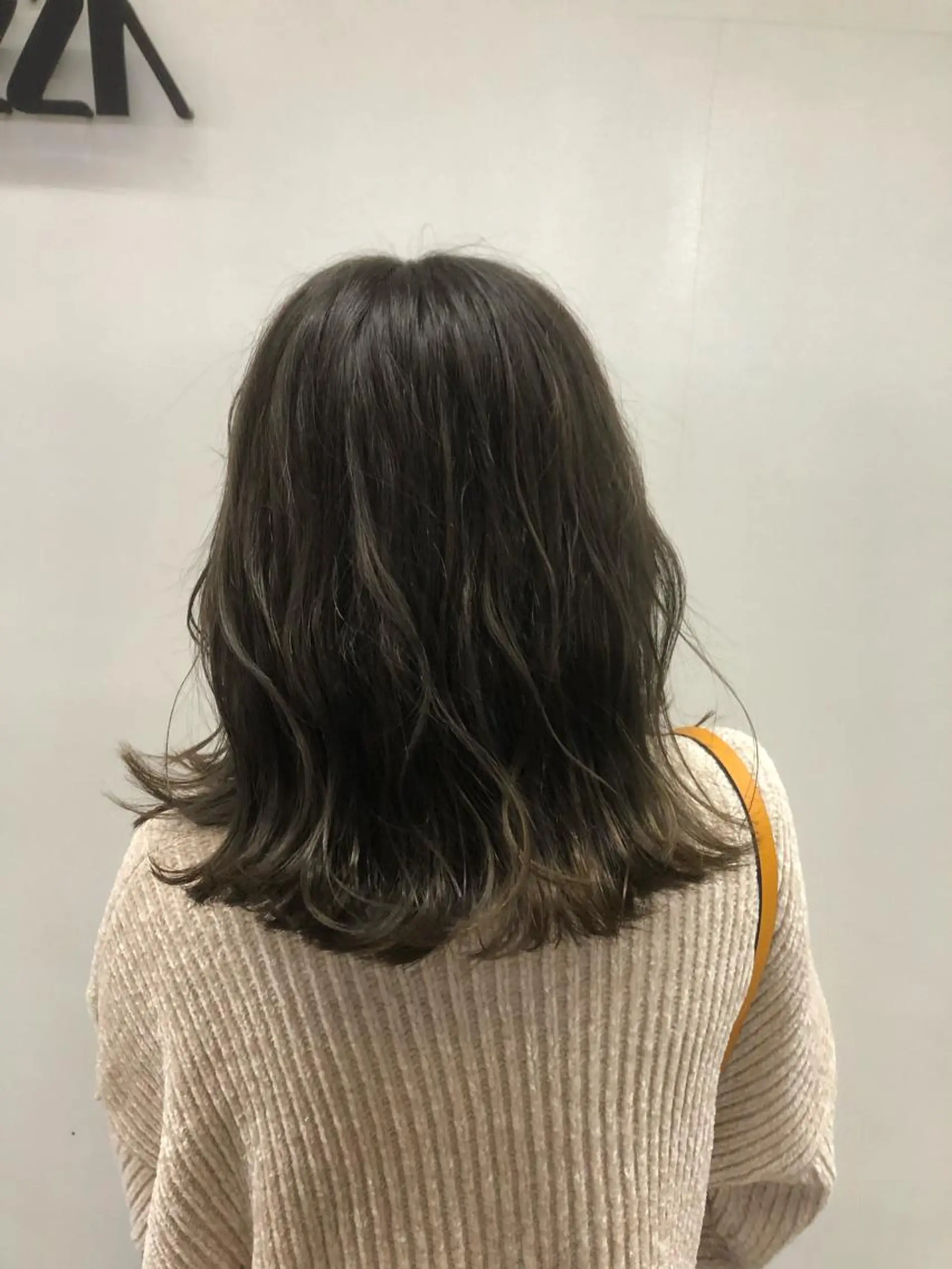 ショート カラー ブリーチ グレージュ カット ヘアカラー 東條 克義のヘアスタイル