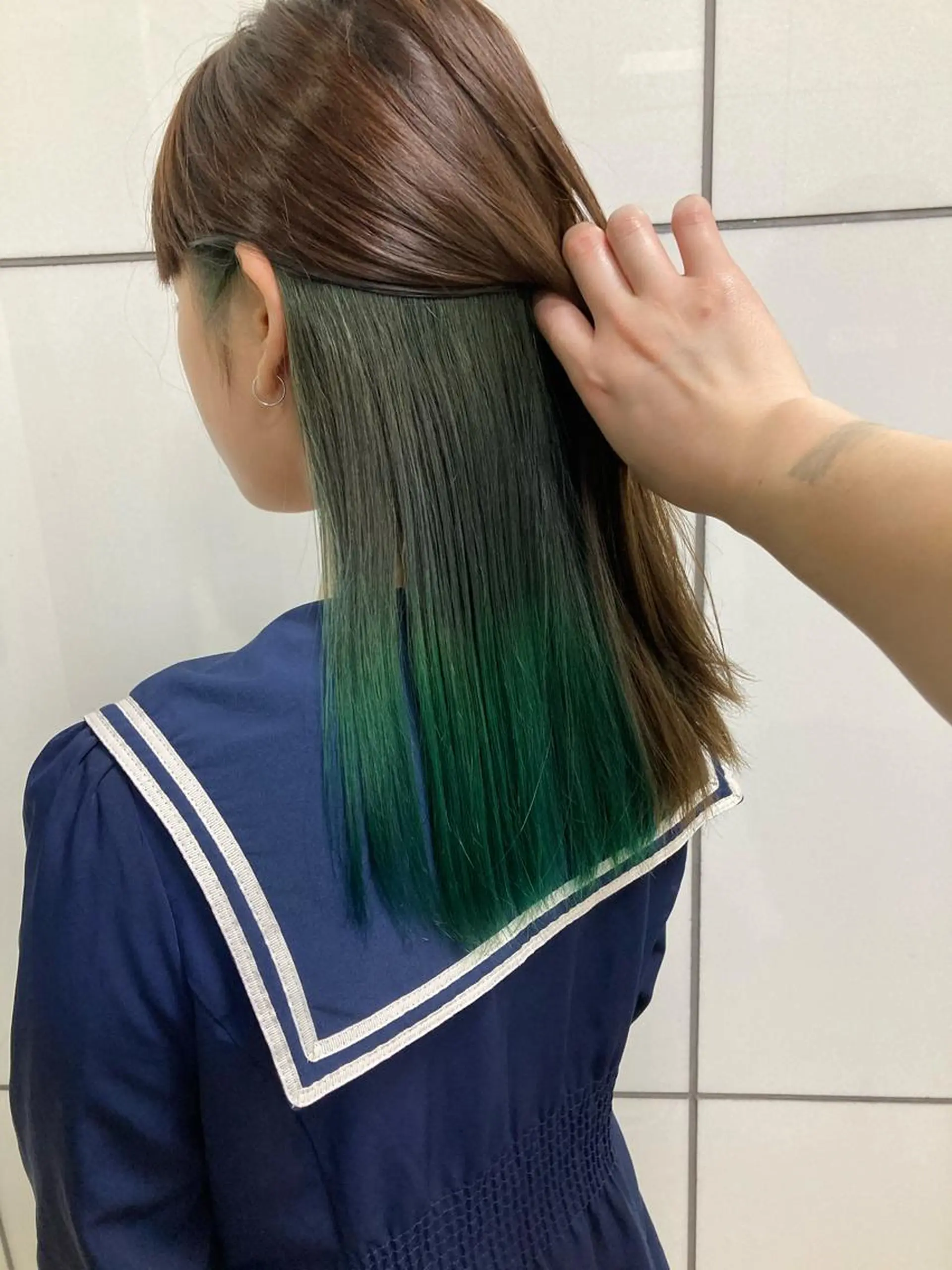 ミディアム カラー グラデーションカラー インナーカラー 髪質改善/痛ませ ないカラー/西村航大のヘアスタイル