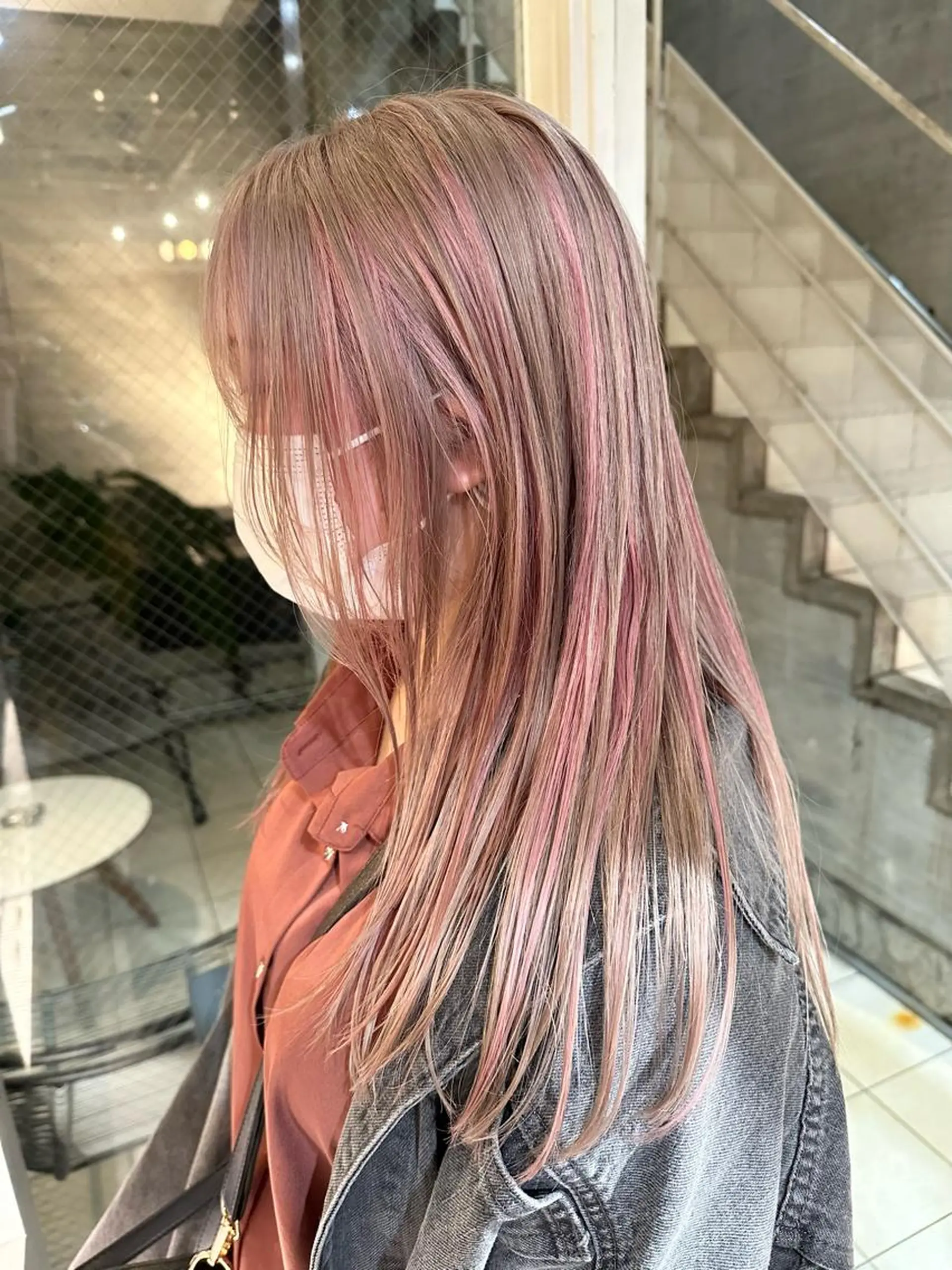 ロング 白髪ぼかし×デザイン 🕊️🫧ホウジョウのヘアスタイル
