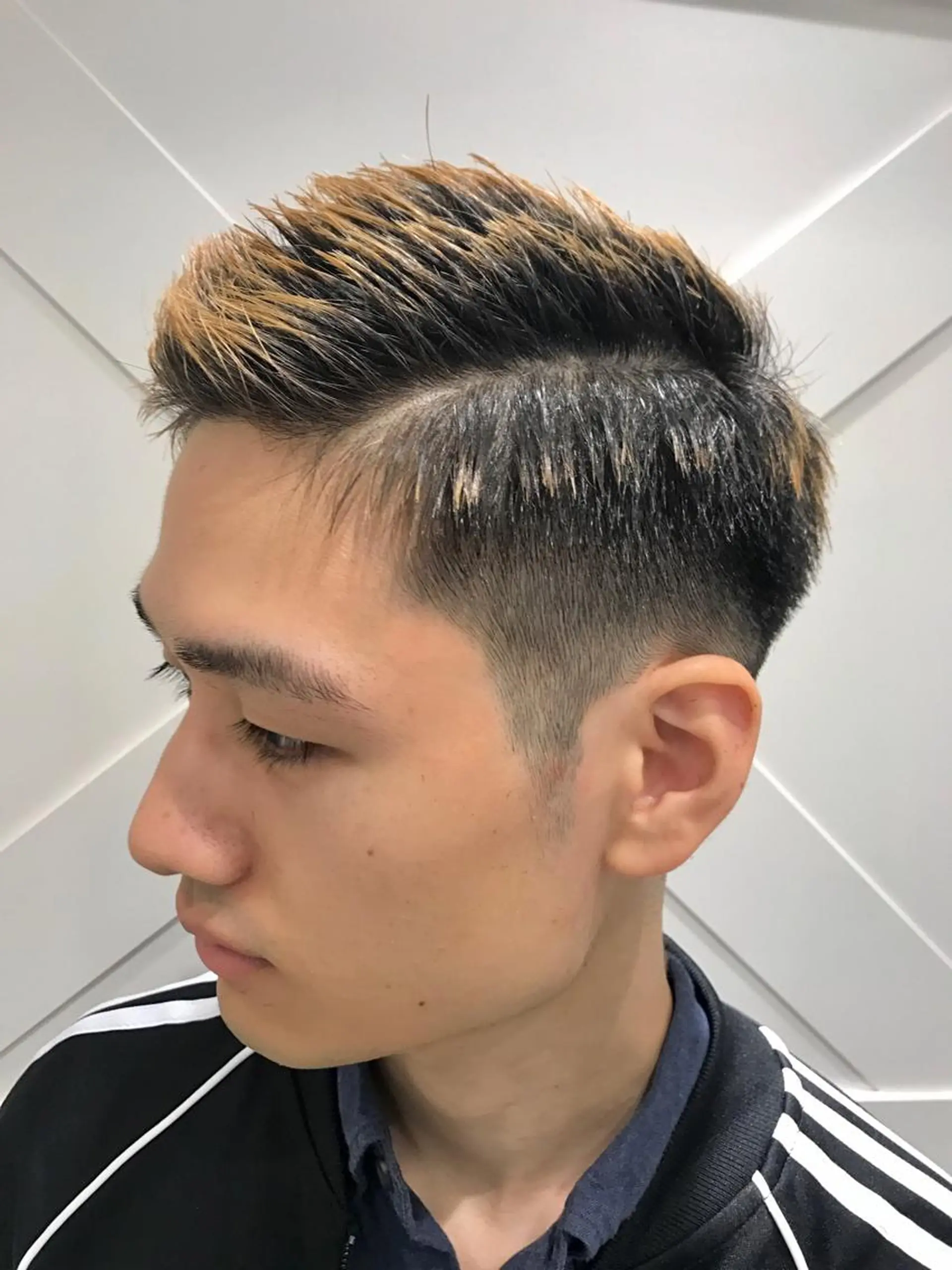 ショート カラー パーマ メンズ メンズブリーチ ブリーチ カット ヘアカラー 平内 賢人のヘアスタイル