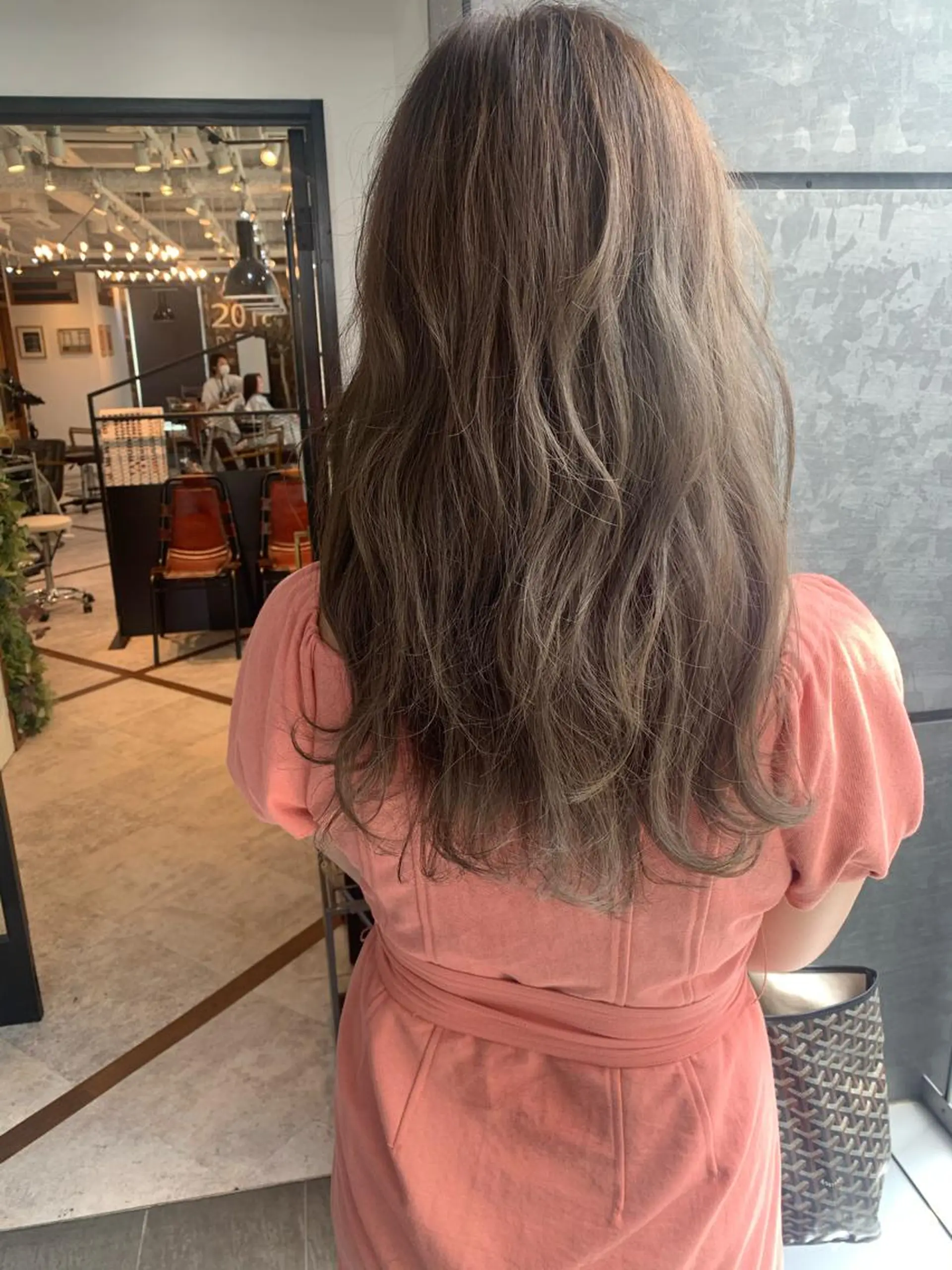 ロング カラー ベージュカラー ミルクティーベージュ 髪質改善/白髪ぼかし KENTAのヘアスタイル