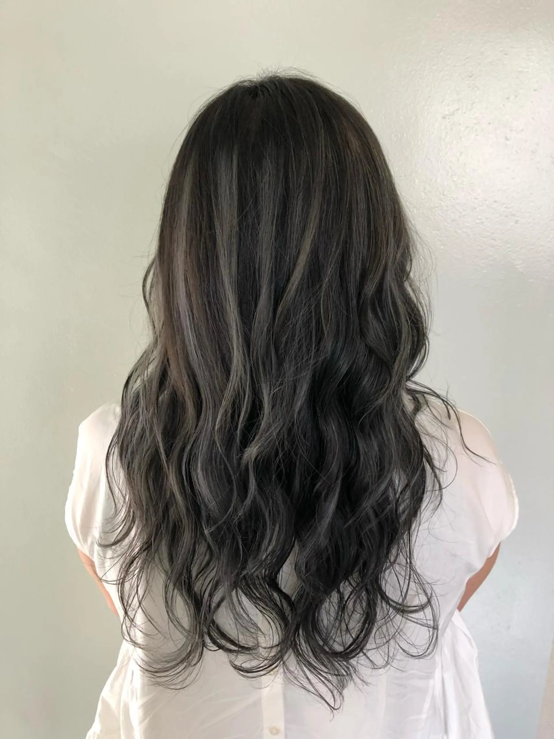 セミロング カラー グレージュ ハイライトカラー ハイライト ベイリコルド　アトリ 店長　宮城一真のヘアスタイル