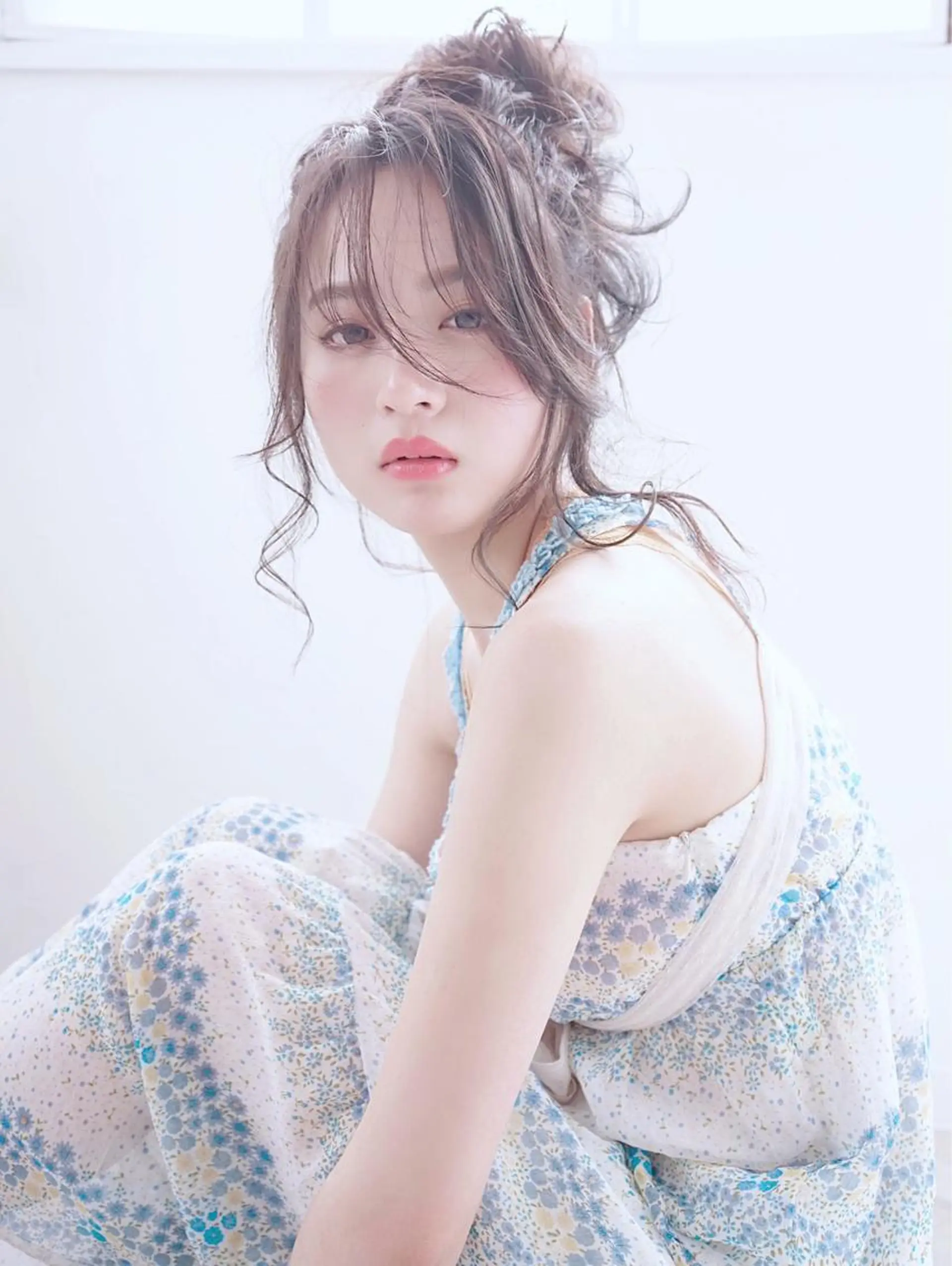 セミロング カラー ヘアアレンジ お団子ヘア シースルーバング ヘアセット 花井 啓好のヘアスタイル