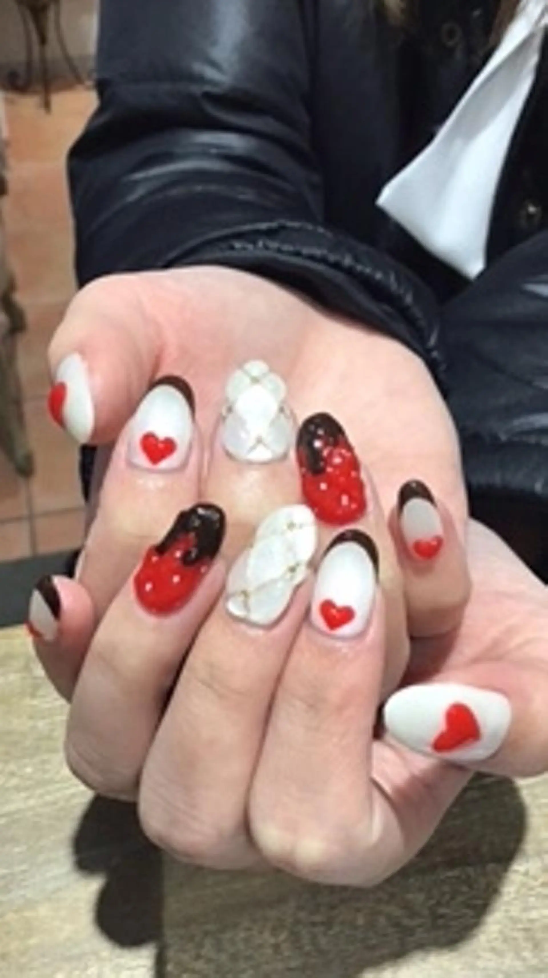 ネイル 持ち込み 八木 香澄のネイルデザイン