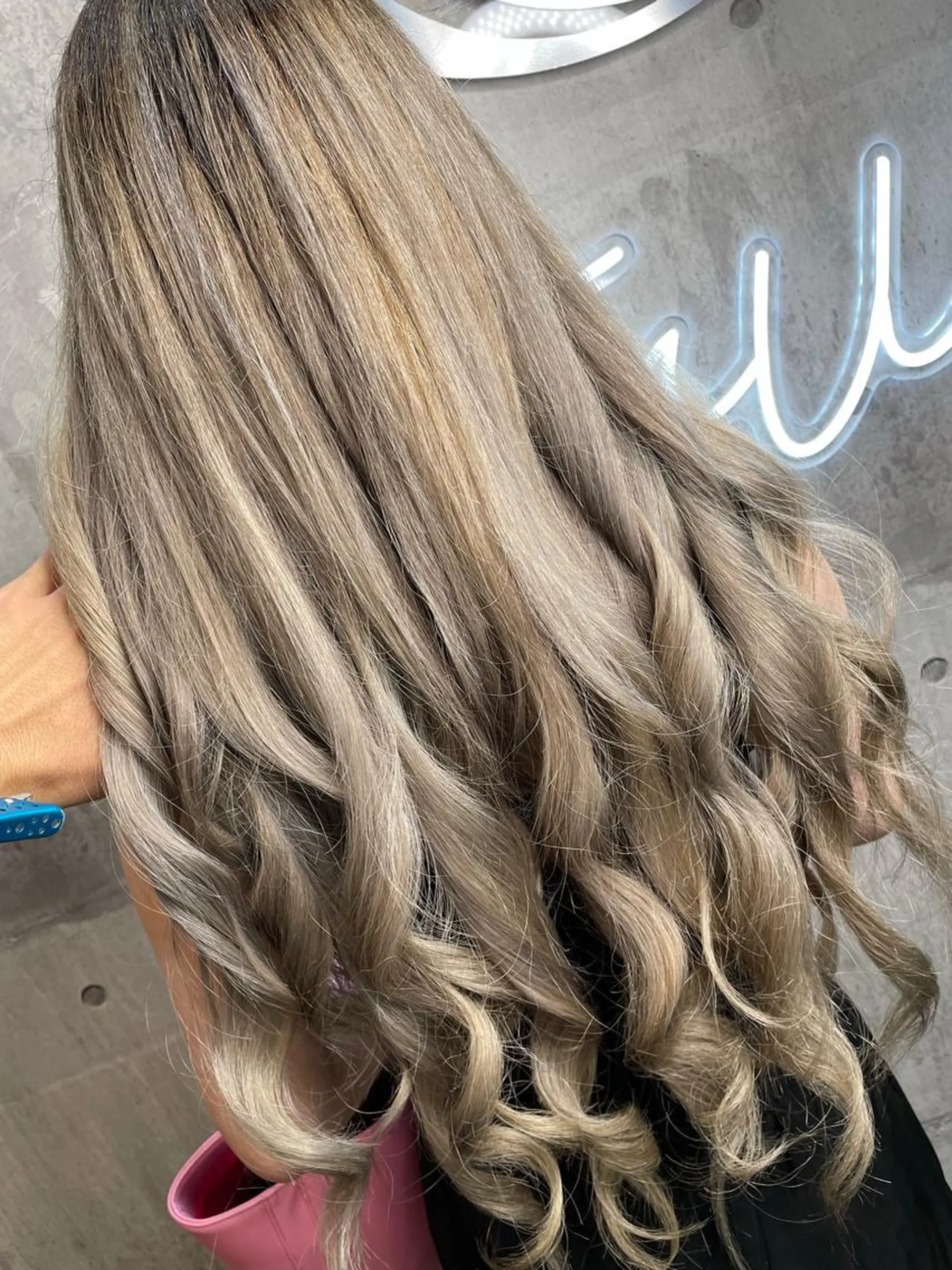 ロング カラー パーマ ヘアアレンジ メンズ キッズ ネイル マツエク・マツパ アイブロウ シールエクステ メンズバレイヤージュ メンズハイライト メンズインナーカラー メンズ韓国風 韓国/顔周り/透明感 /レイヤー/ひなたのヘアスタイル