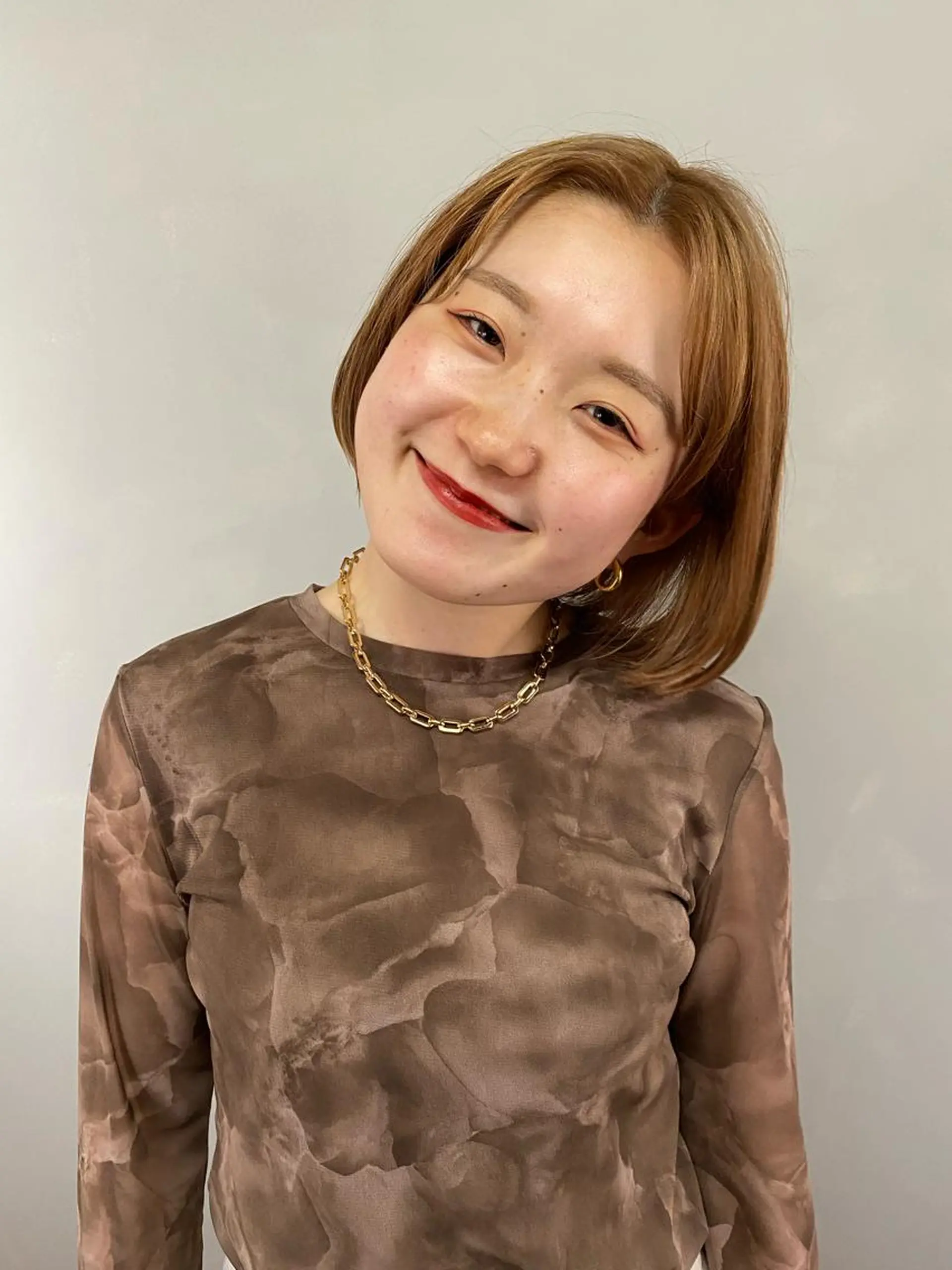カラー ブリーチ 松谷 美和のヘアスタイル