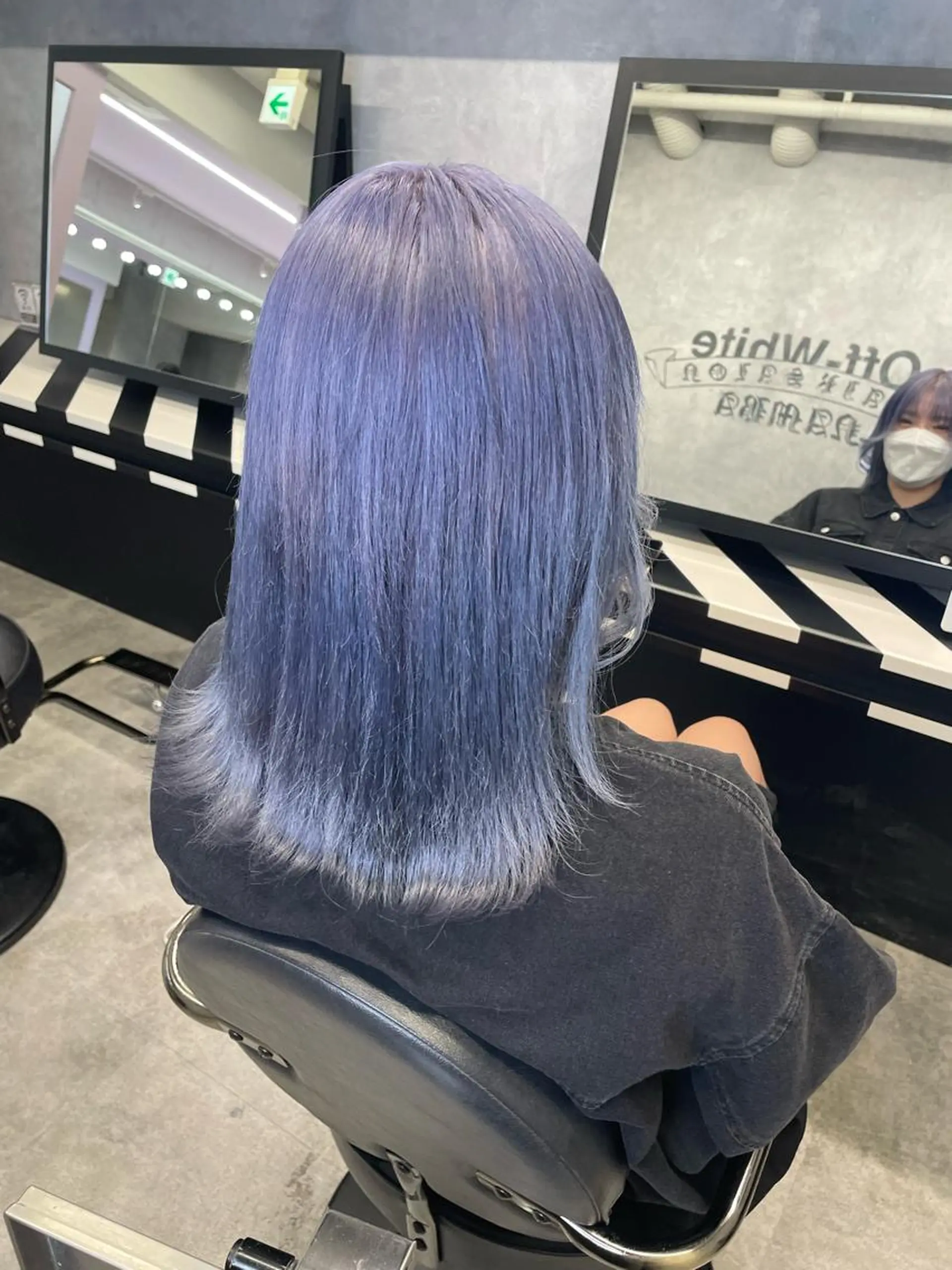 ミディアム Cielro/ダブル カラー/西田咲希のヘアスタイル