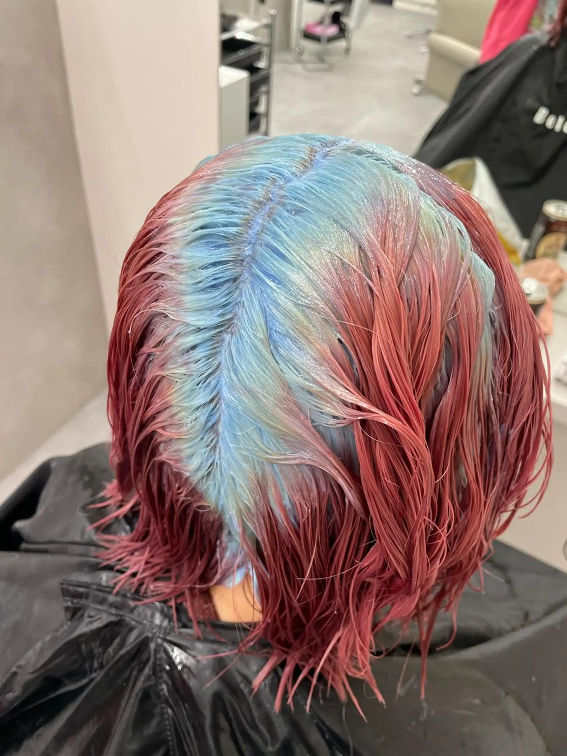 ミディアム カラー 切りっぱなしボブ レイヤー/縮毛矯正のヘアスタイル