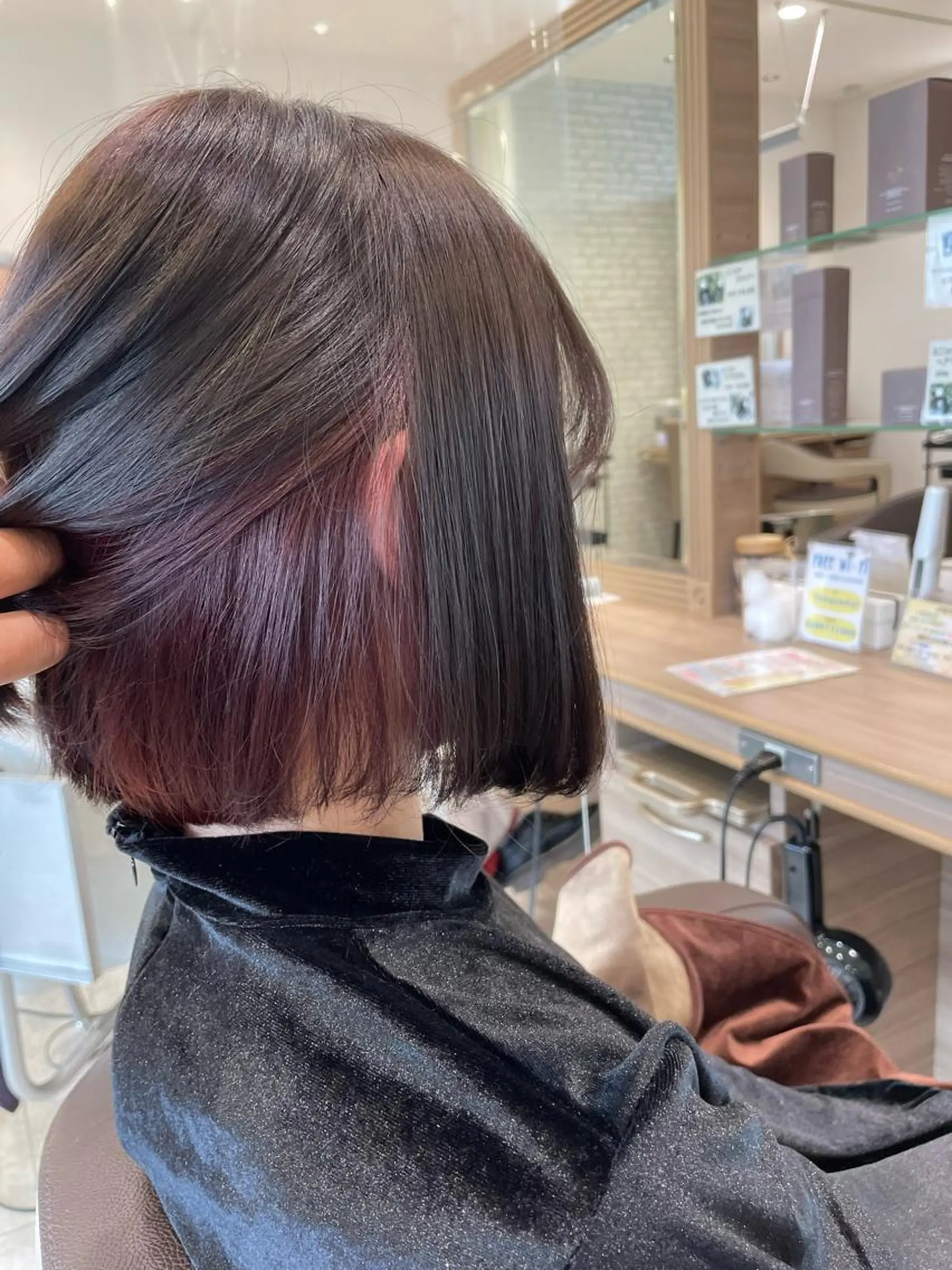 ミディアム カラー インナーカラー レッドカラー ボブ 加藤 未歩のヘアスタイル