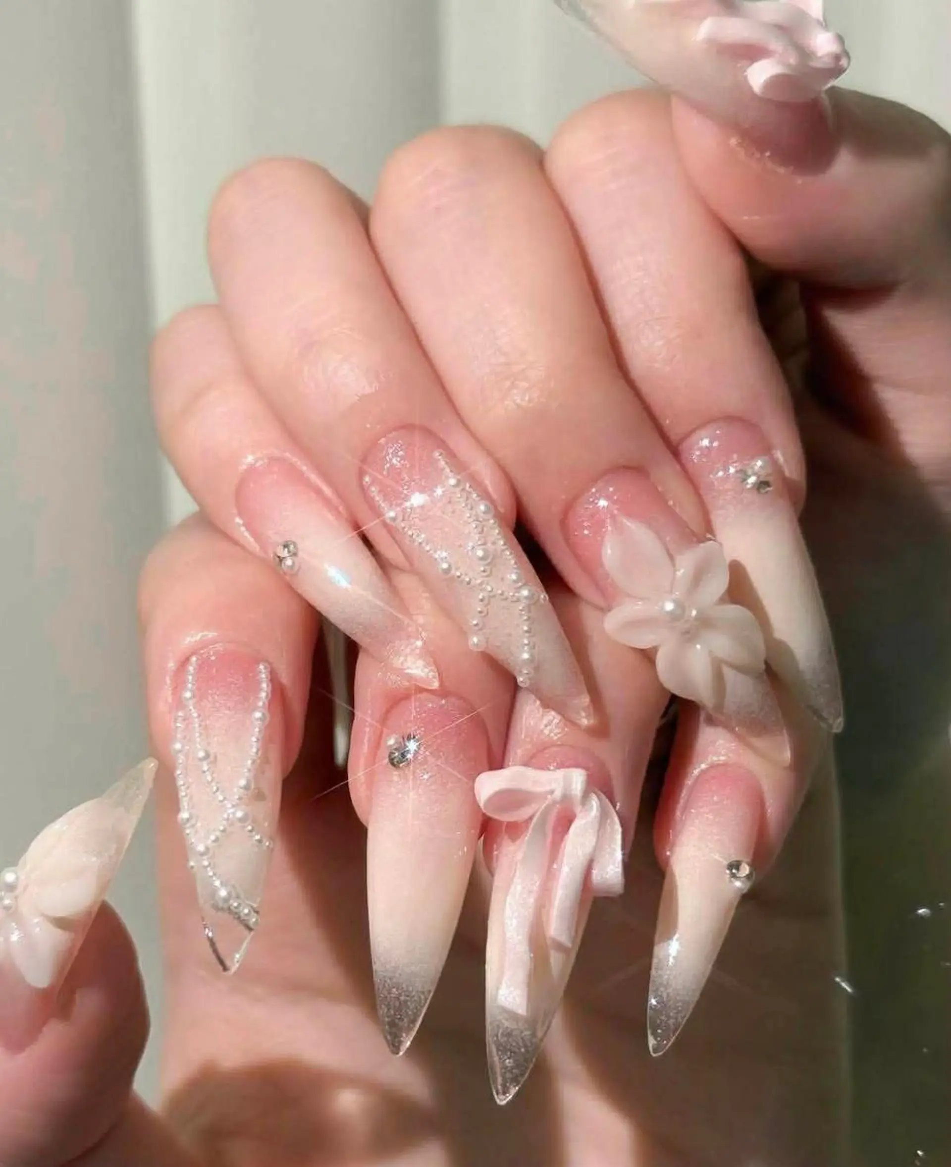 ロング カラー グラデーションカラー 韓国風ヘア ハンドネイル Bling Salonのネイルデザイン