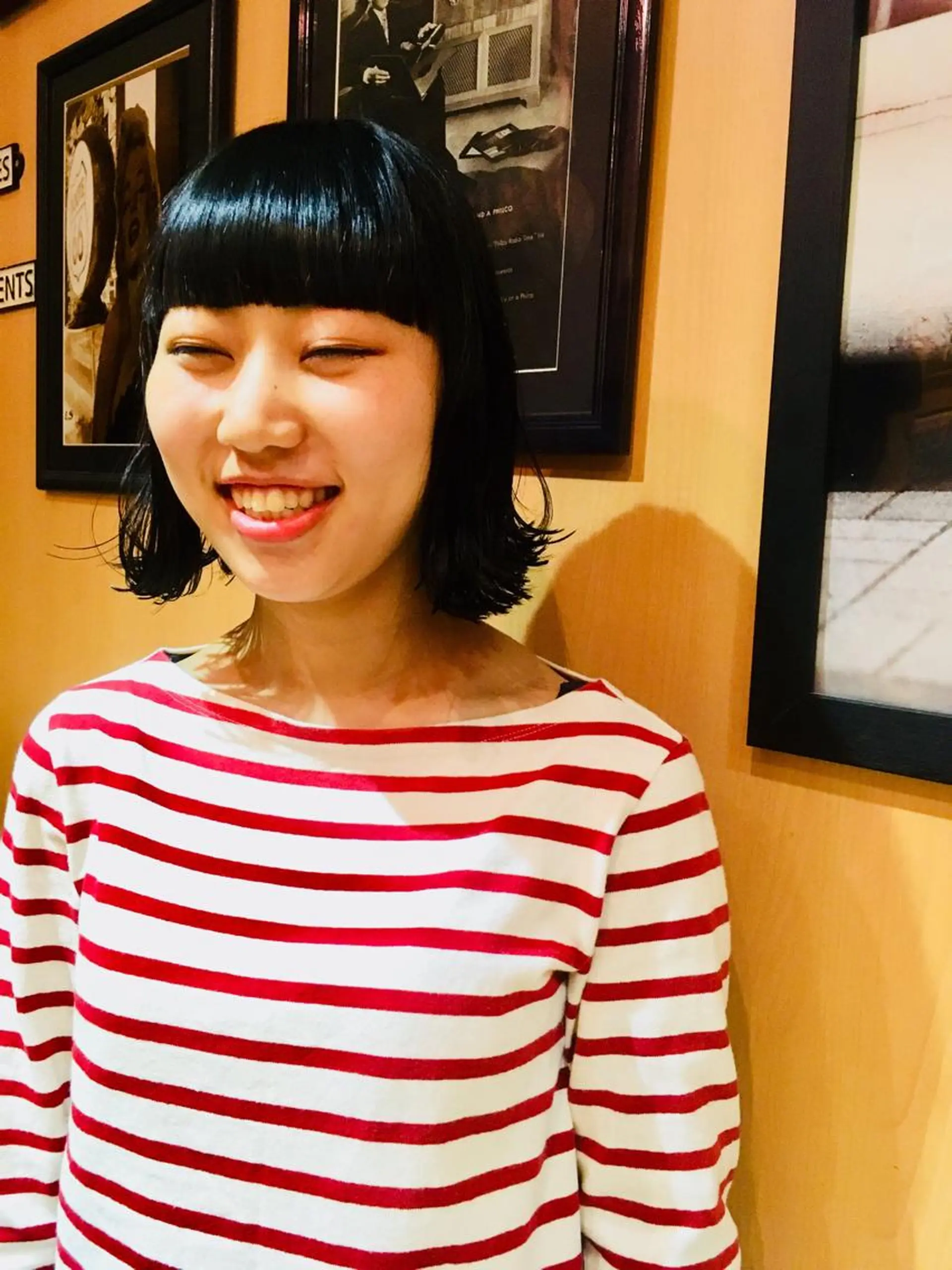 ミディアム ヨシダ アズサのヘアスタイル