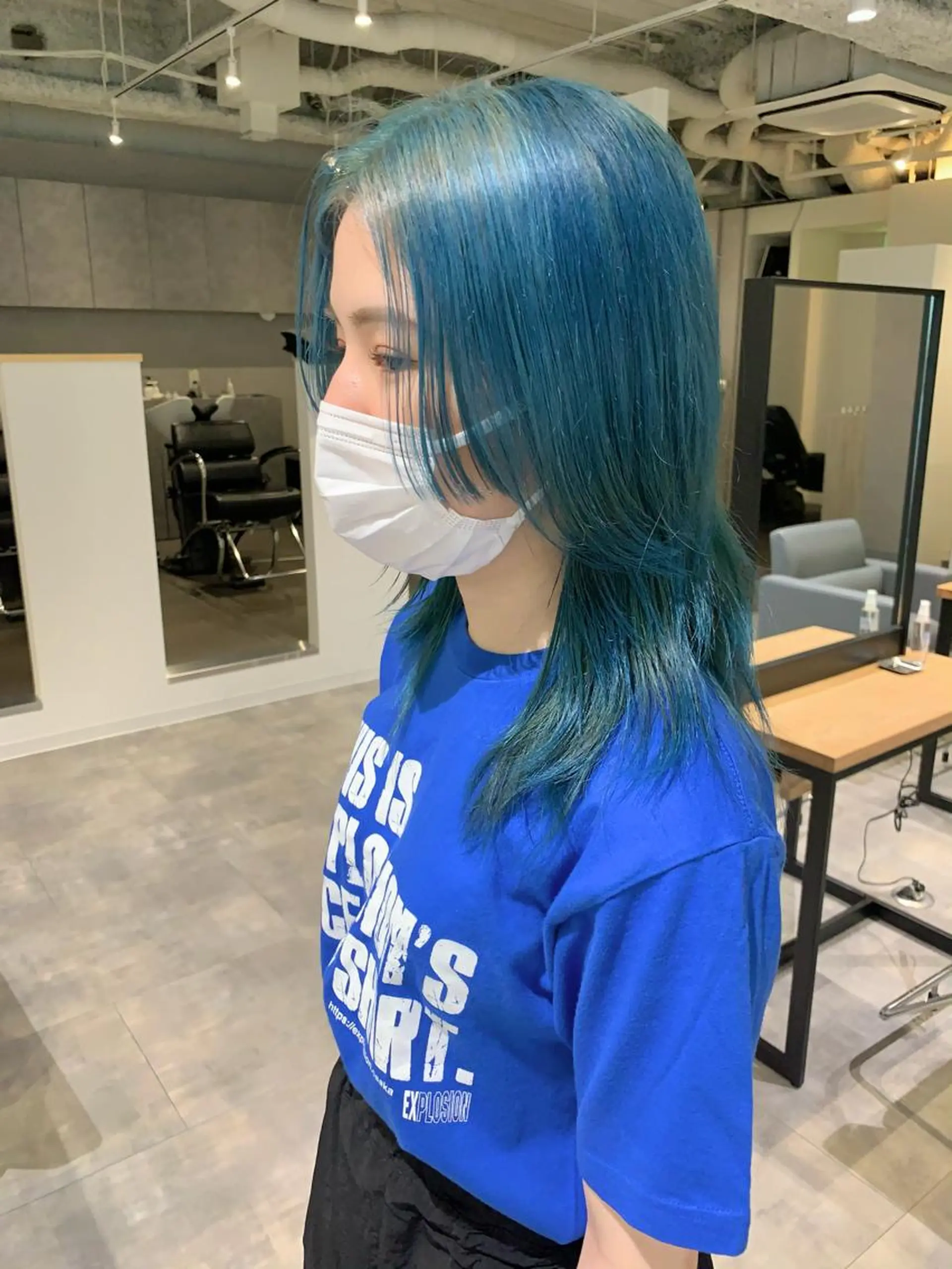 セミロング カラー ブリーチ ブルーカラー ケアブリーチ デザインカラー ダブルカラー 桃果 momokaのヘアスタイル