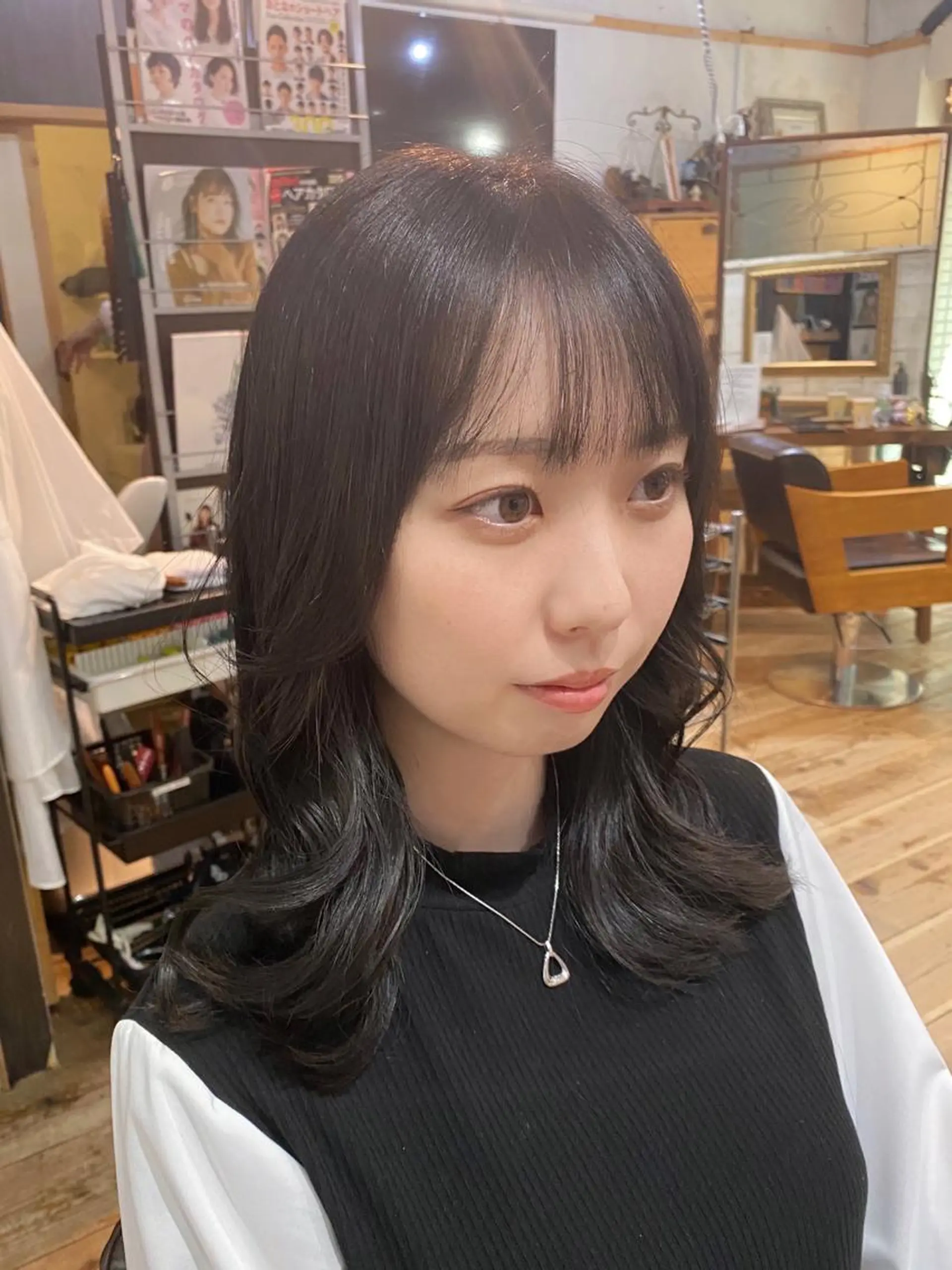 ミディアム カラー ブルーカラー ブルーバイオレット バイオレットカラー 韓国風ヘア 【韓国レイヤー特化 ハッシュカット】のヘアスタイル