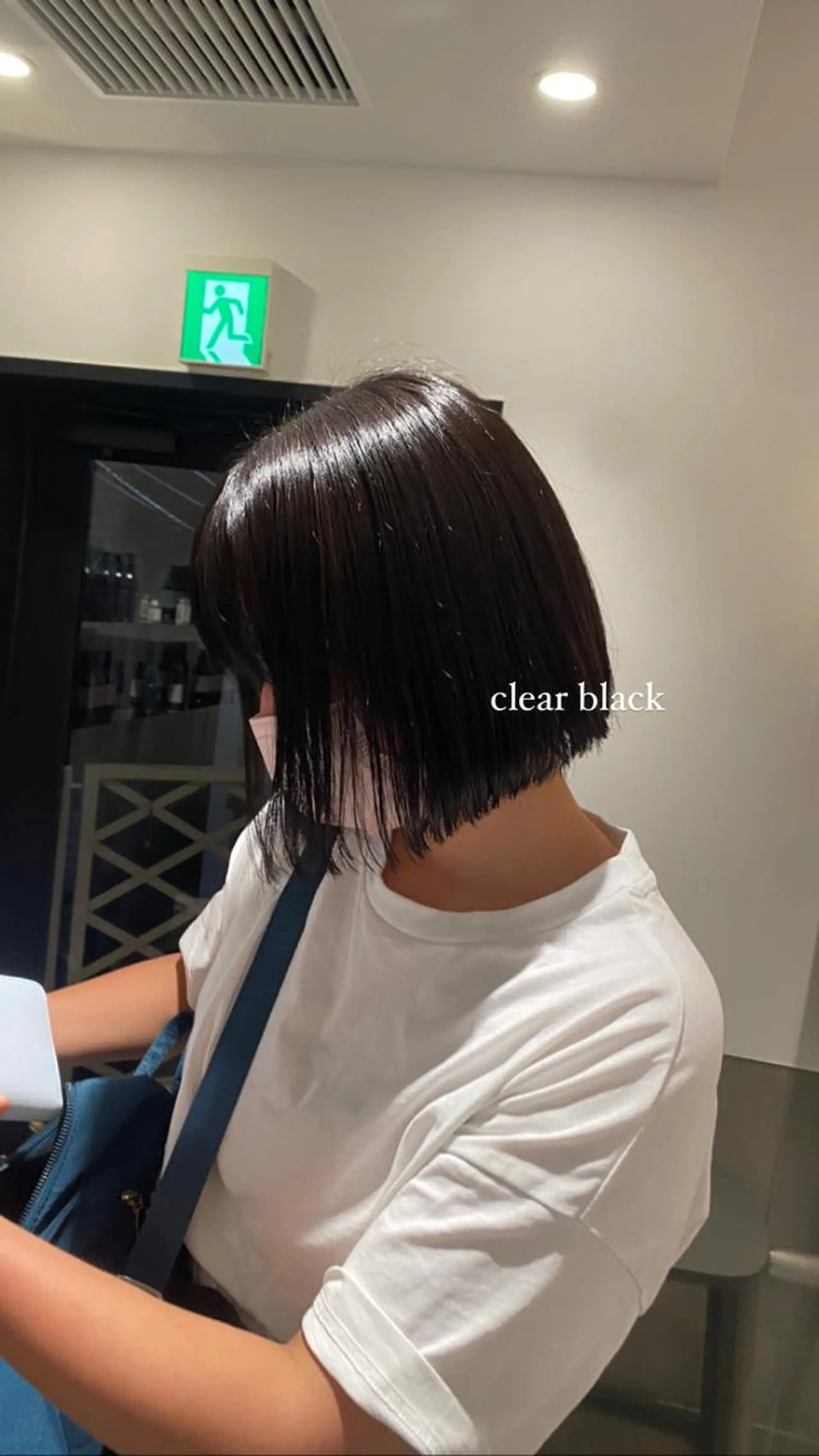 ショート カラー ミオ💎ショート 透ける暗髪のヘアスタイル