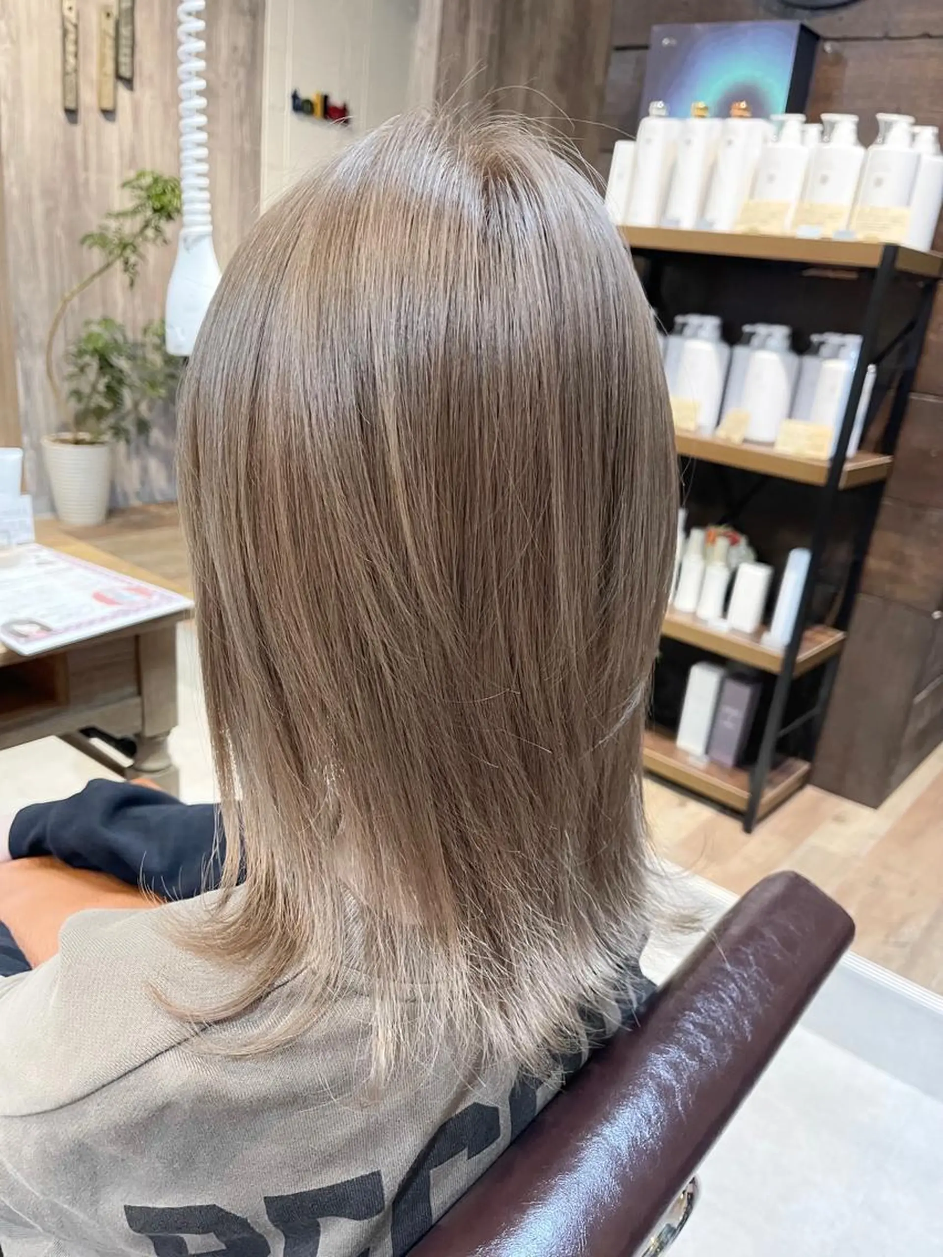 ミディアム カラー アディクシーカラー ベージュカラー ブリーチ ケアブリーチ イルミナカラー 髪質改善で 憧れの潤艶美髪にのヘアスタイル