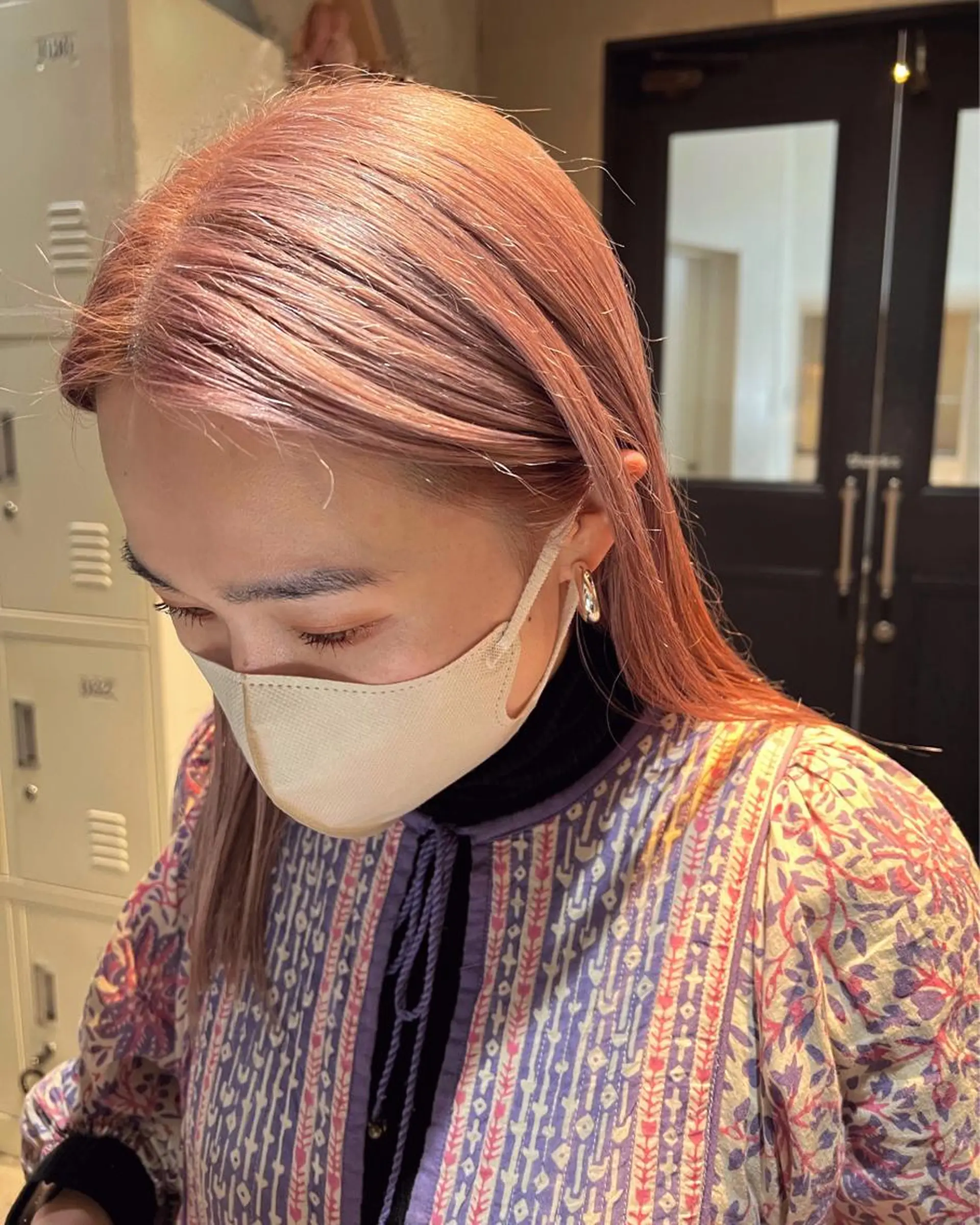 ミディアム カラー ブリーチ カット ヘアカラー トリートメント ツキノキ ミナのヘアスタイル