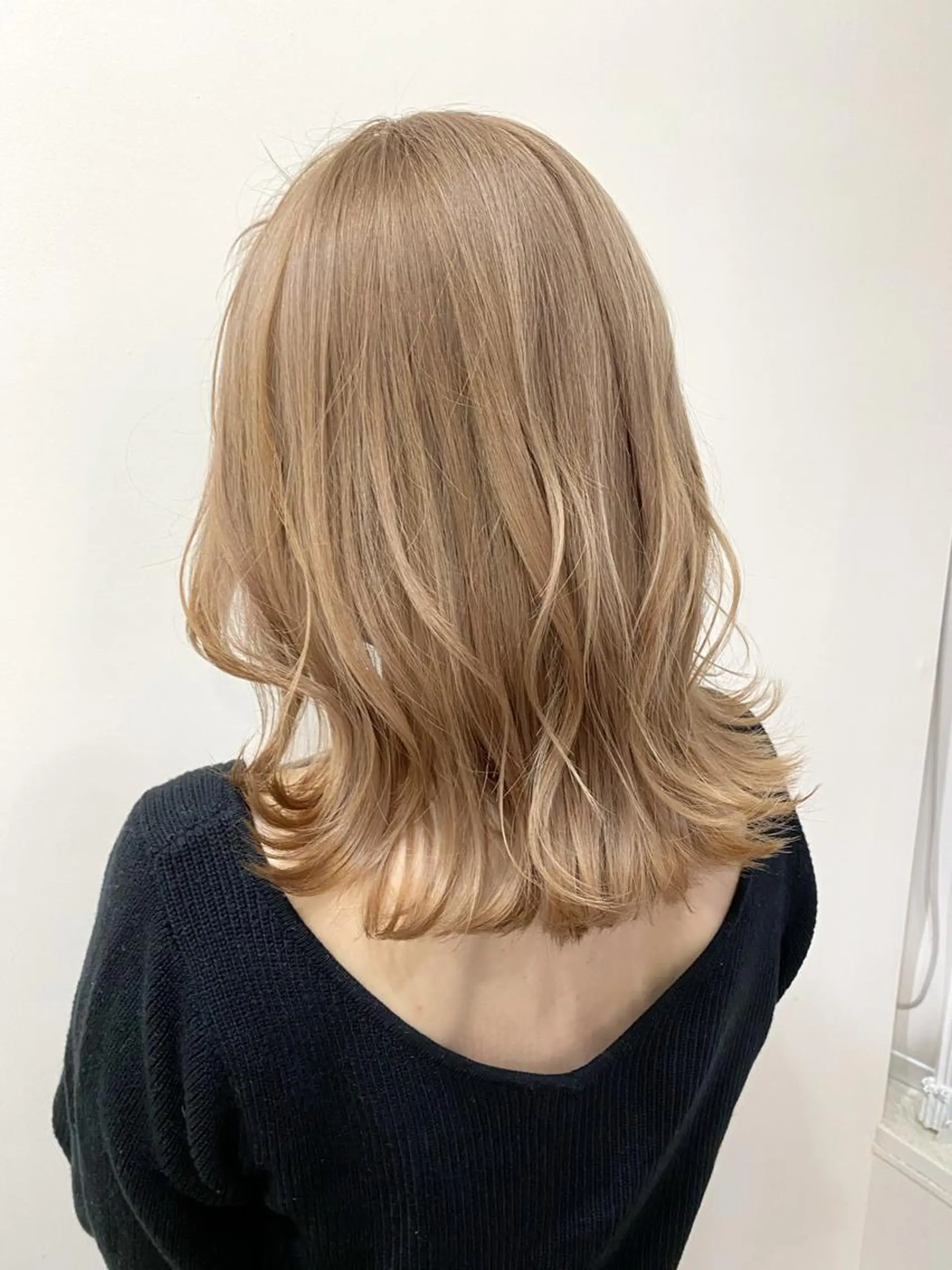 セミロング カラー ヘアカラー トリートメント 服部 樹季のヘアスタイル