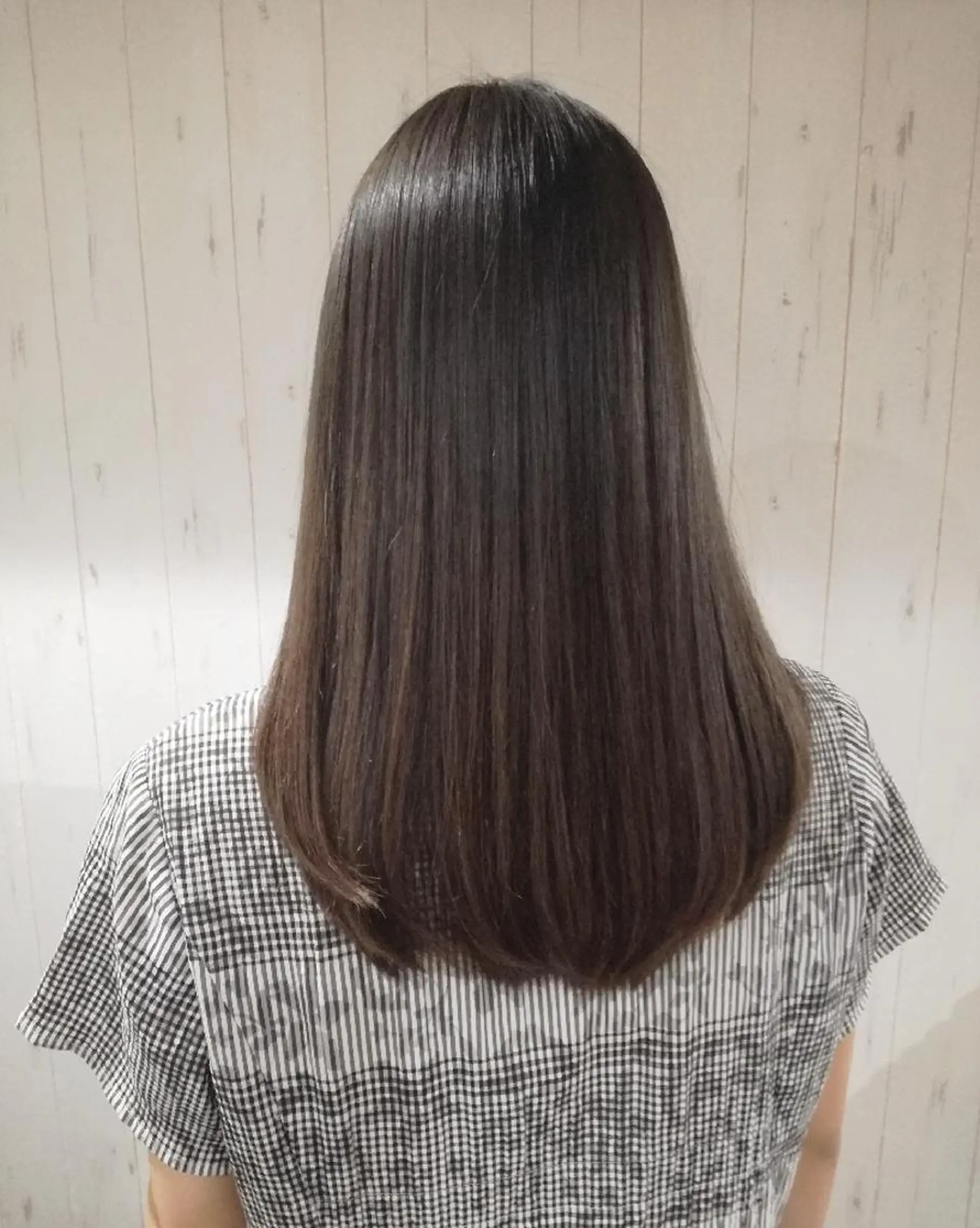 セミロング カラー アッシュ ベージュカラー 西川 敏夫のヘアスタイル