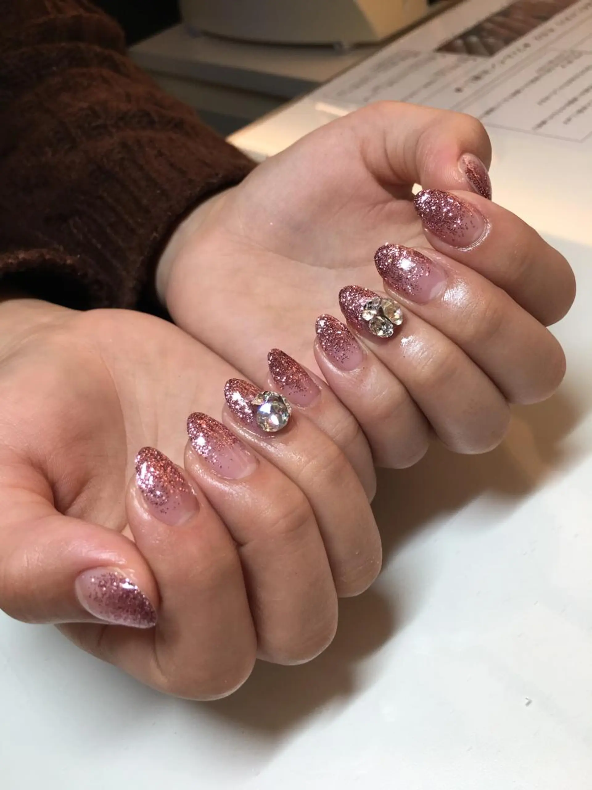 ネイル ラメ(グリッター) ラメグラデーション ピンク ストーンネイル アンドルーチェ スクールのマツエク・マツパデザイン