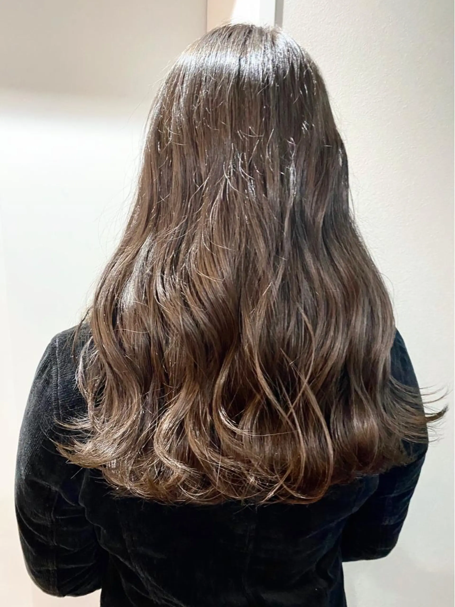 ロング アッシュ moanin モーニンのヘアスタイル