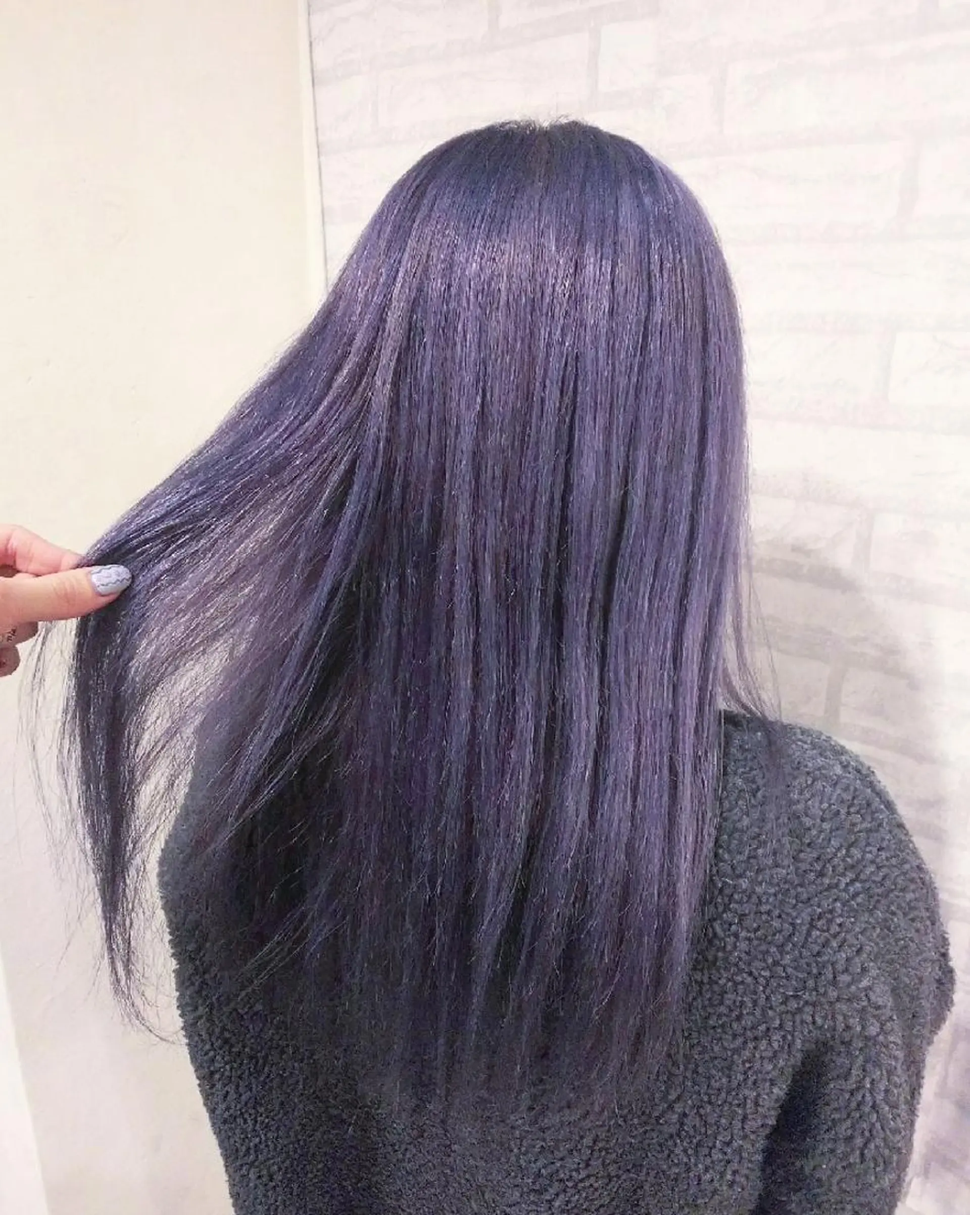 ロング カラー シルバー バイオレットカラー RU RIのヘアスタイル